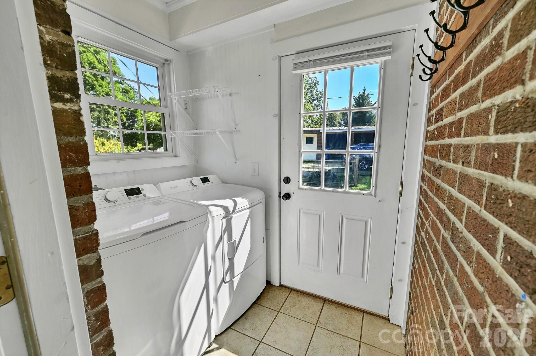 10 Enka Oak Street — Candler