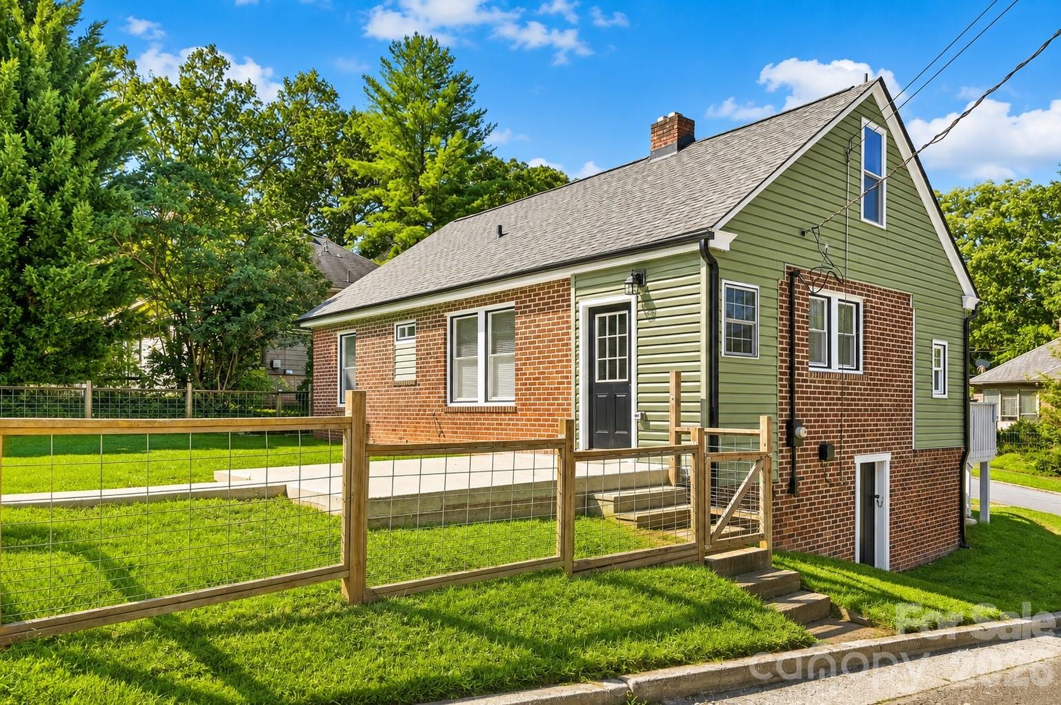 10 Enka Oak Street — Candler