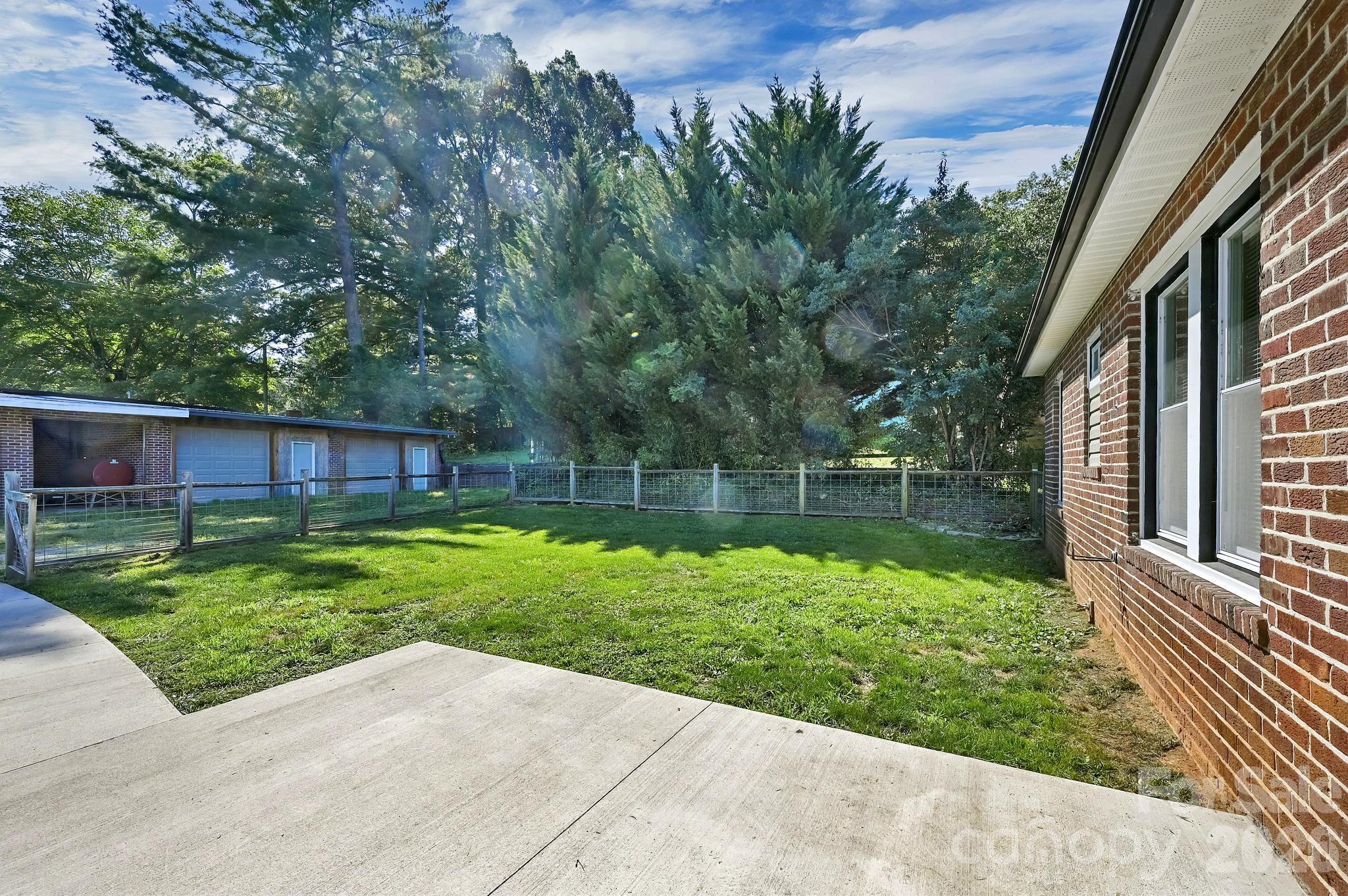 10 Enka Oak Street — Candler