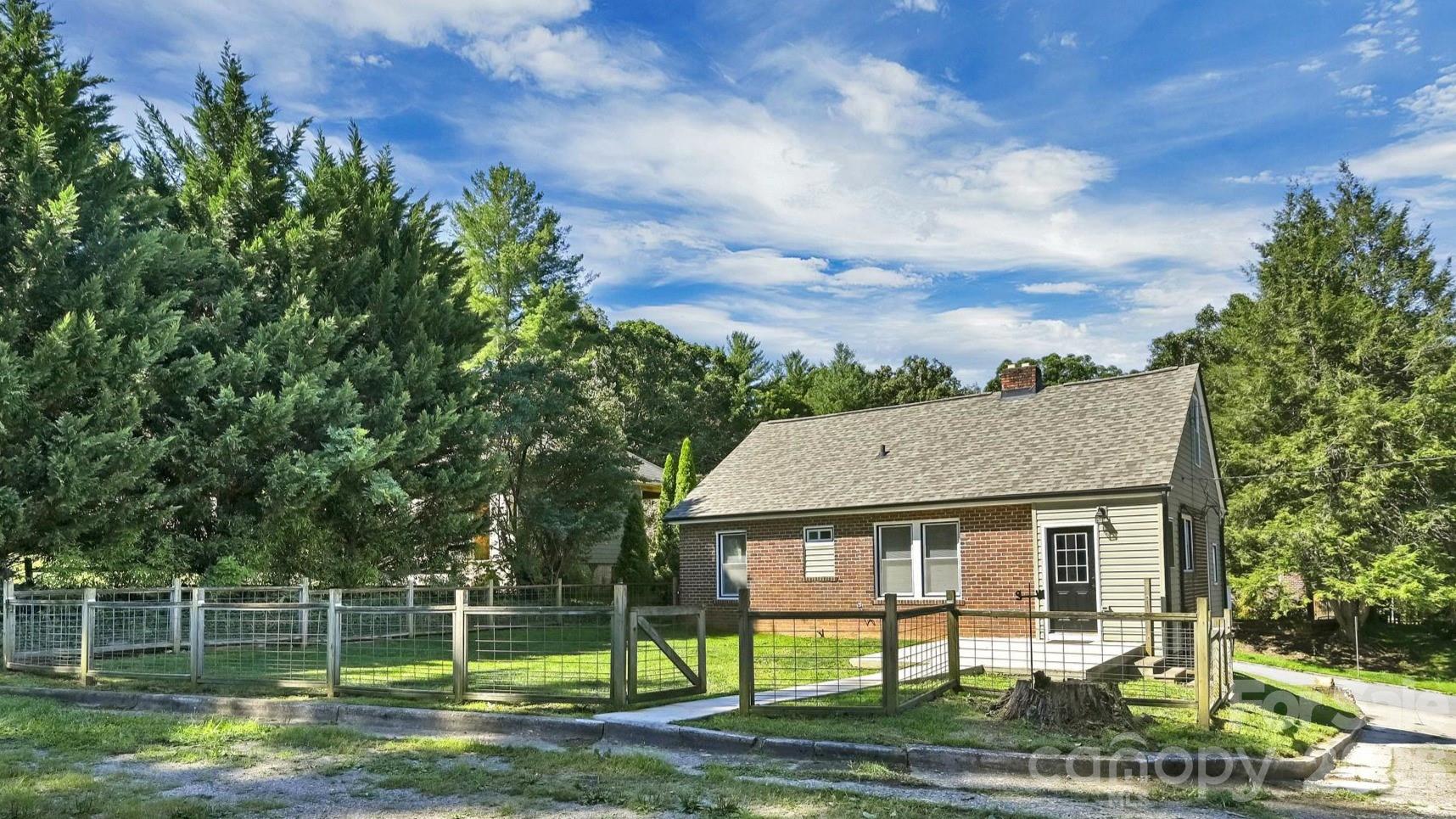 10 Enka Oak Street — Candler
