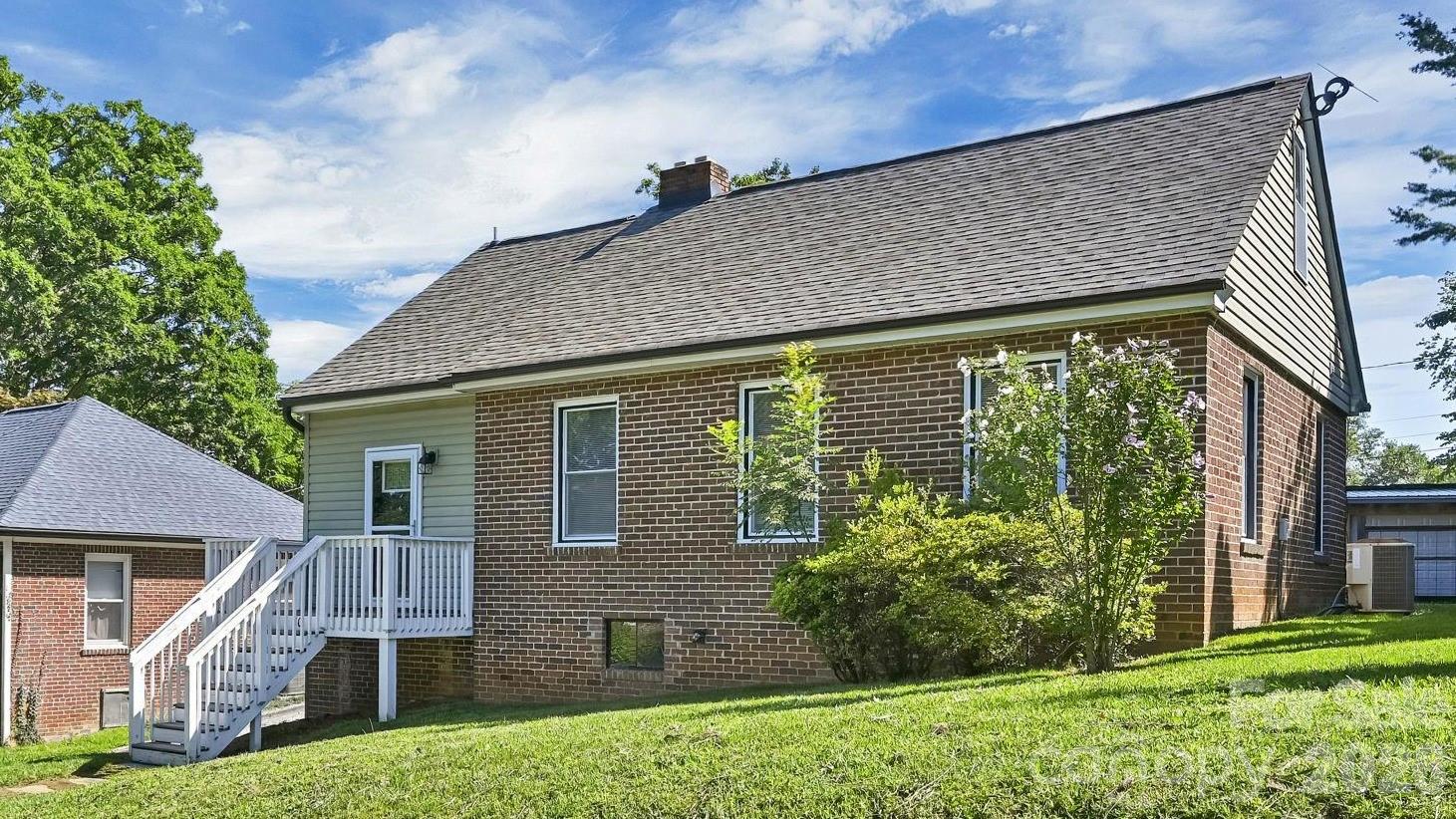10 Enka Oak Street — Candler