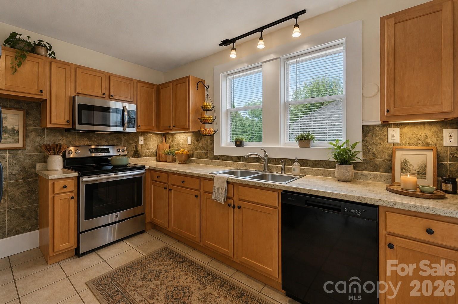 10 Enka Oak Street — Candler