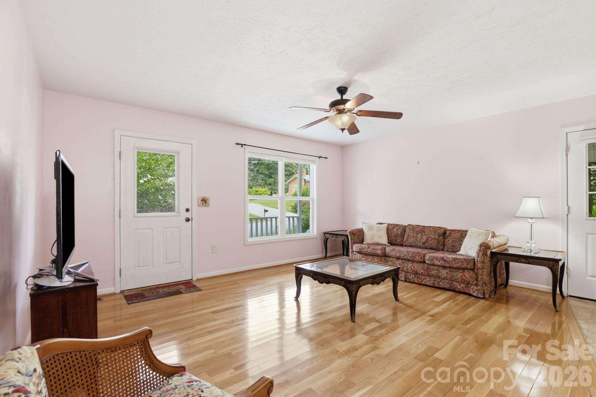 15 Valley Street — Granite Falls
