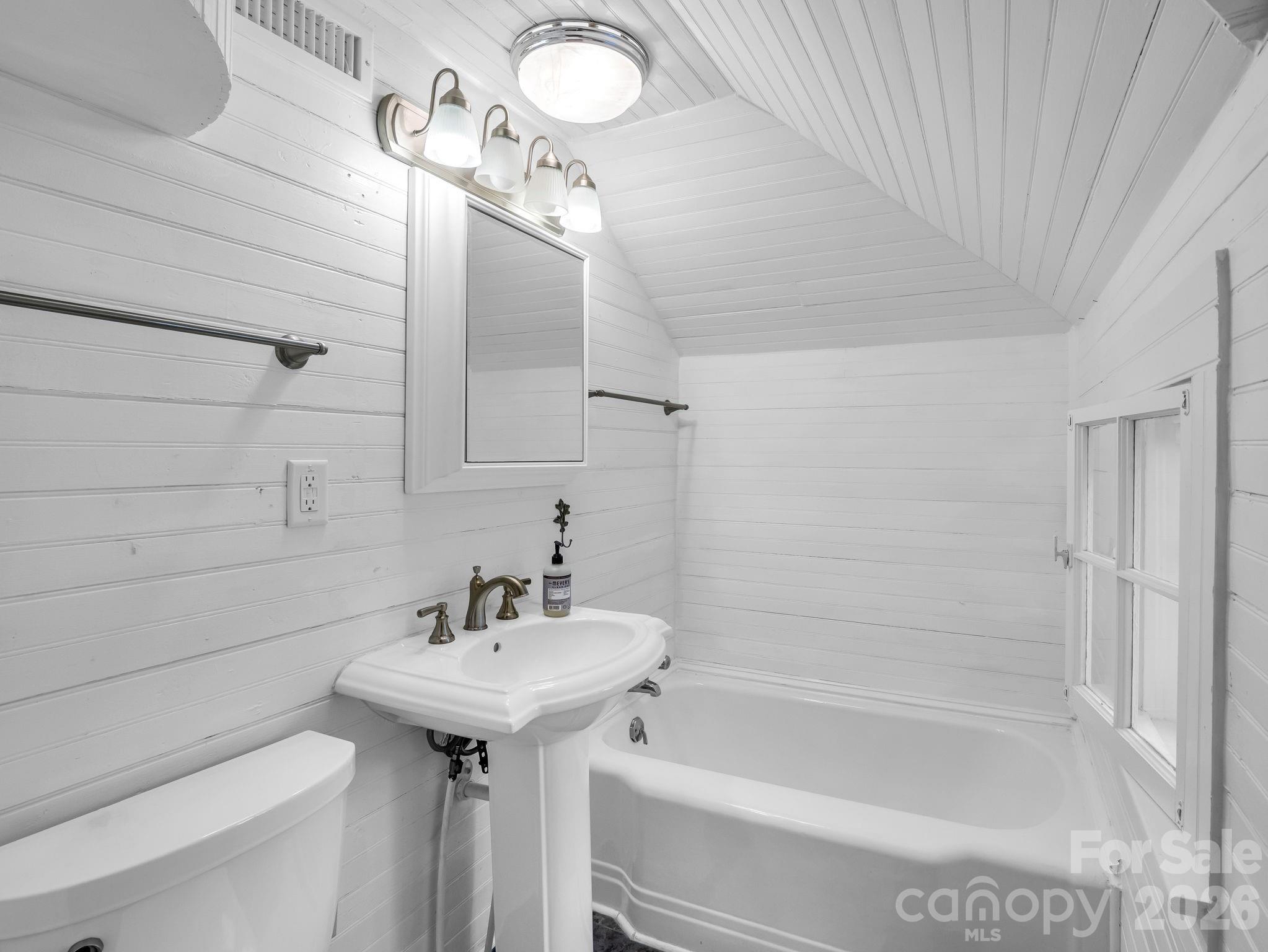 808 Montreat Road — Black Mountain