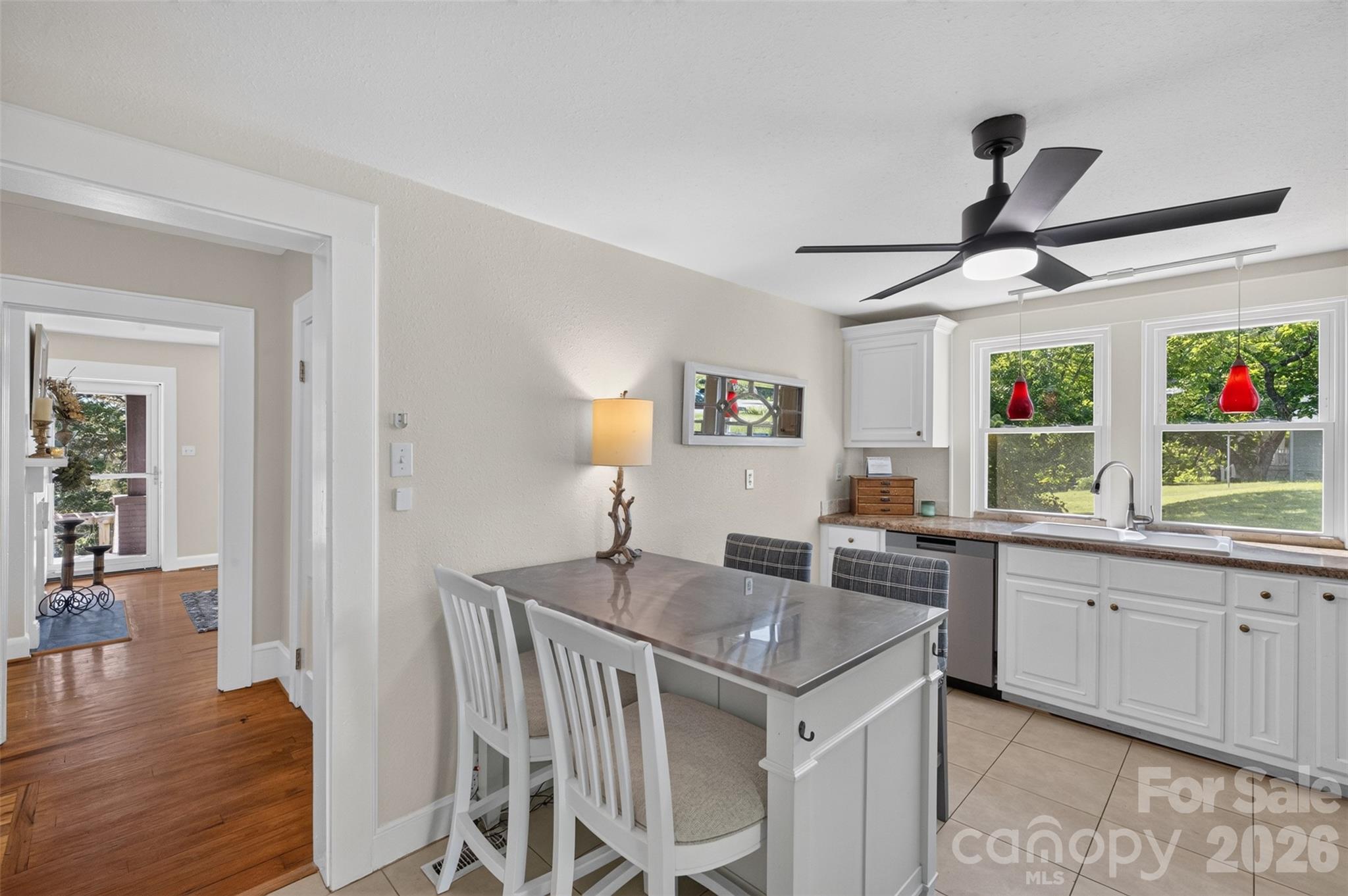 106 Lake Drive — Hickory