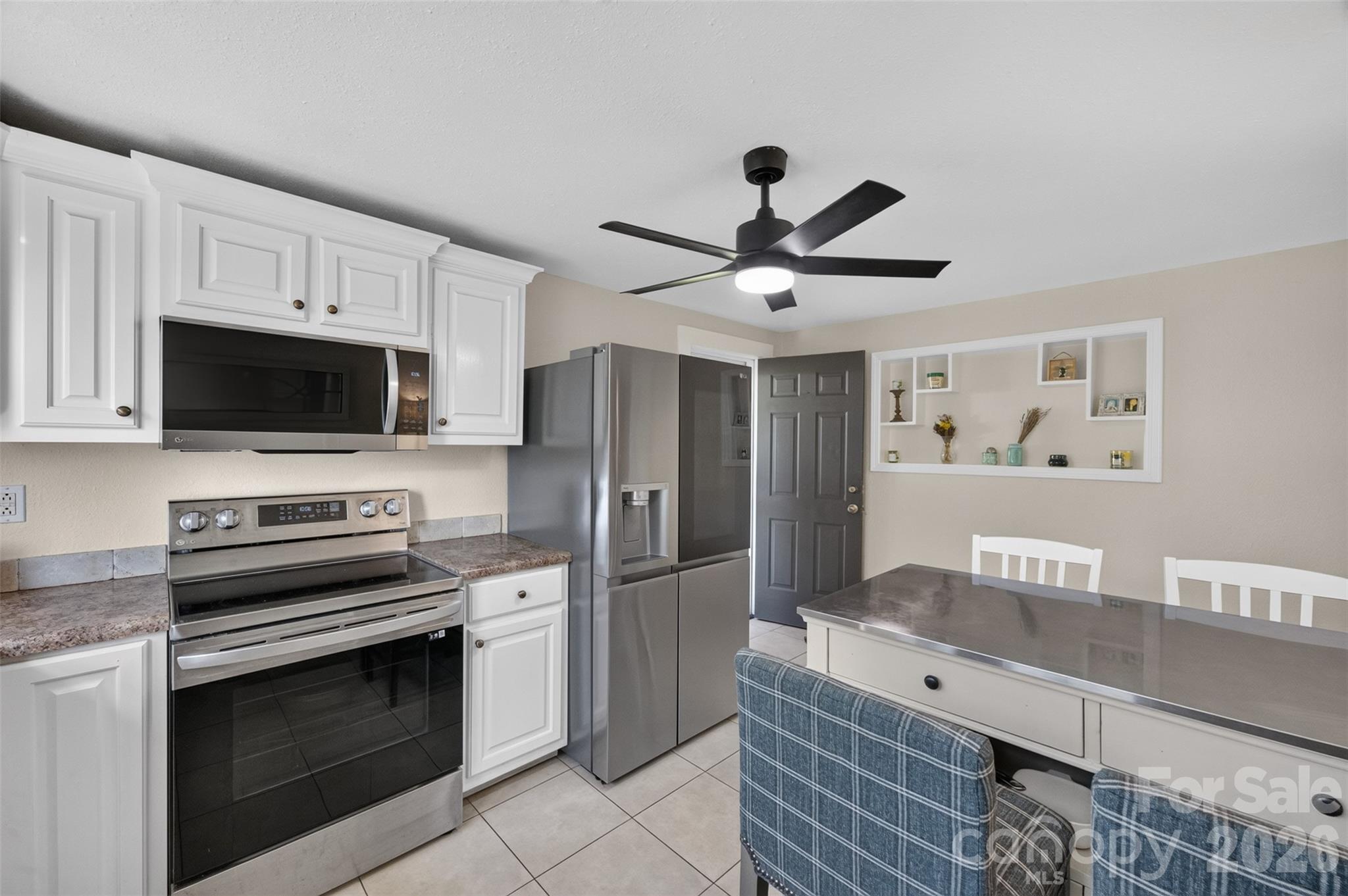 106 Lake Drive — Hickory