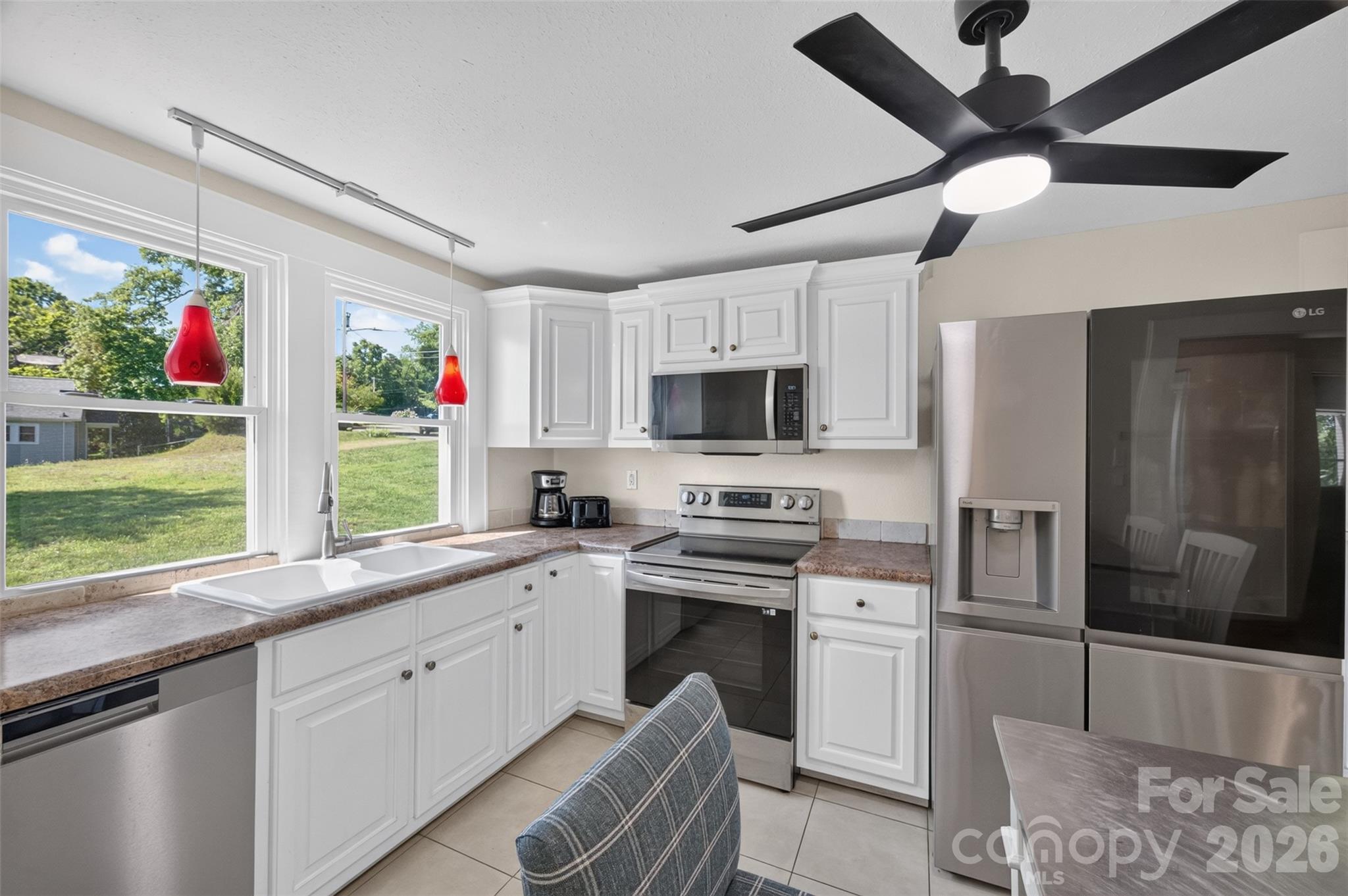 106 Lake Drive — Hickory