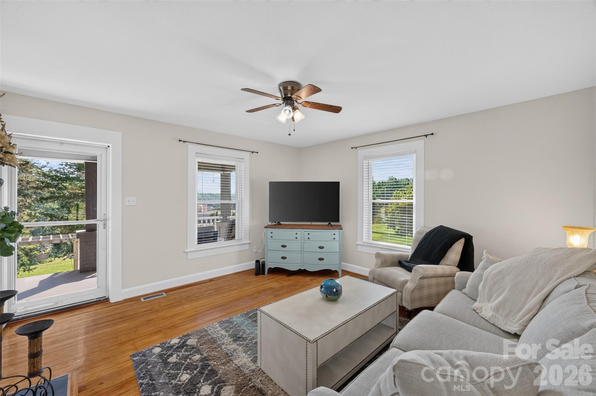 106 Lake Drive — Hickory