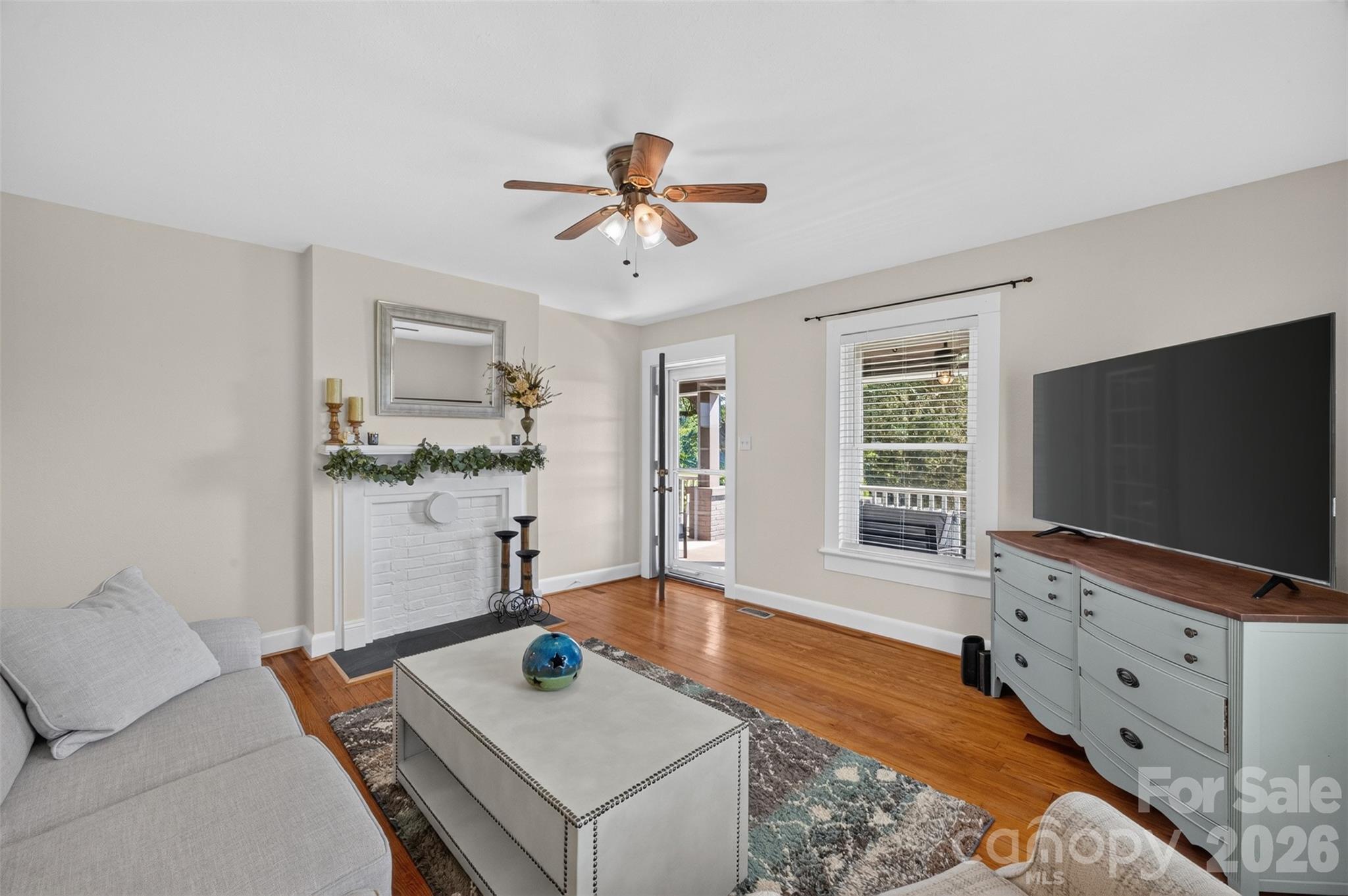 106 Lake Drive — Hickory