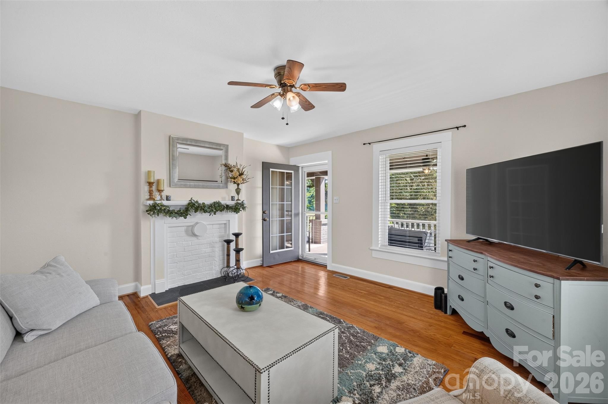 106 Lake Drive — Hickory