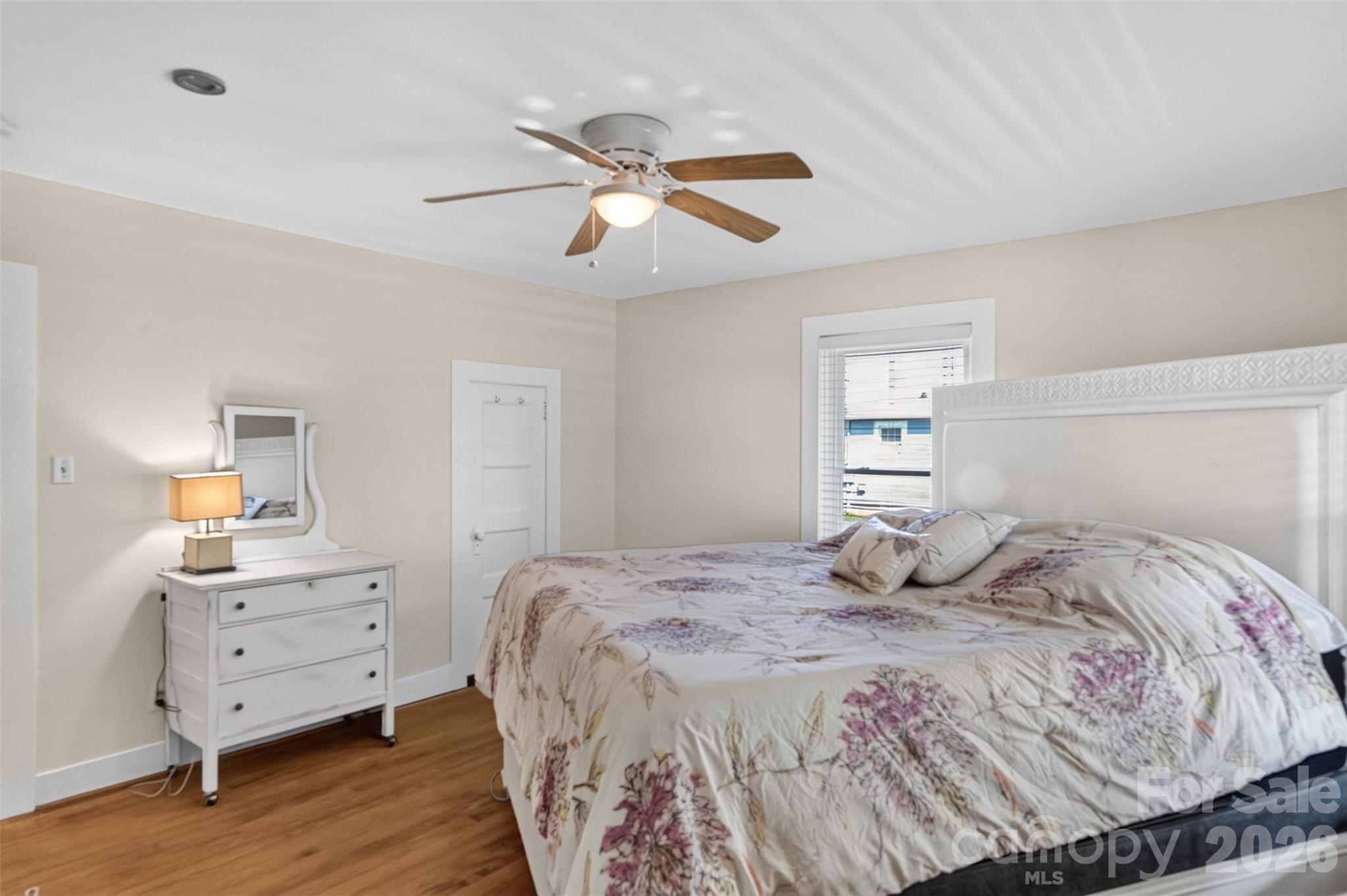 106 Lake Drive — Hickory