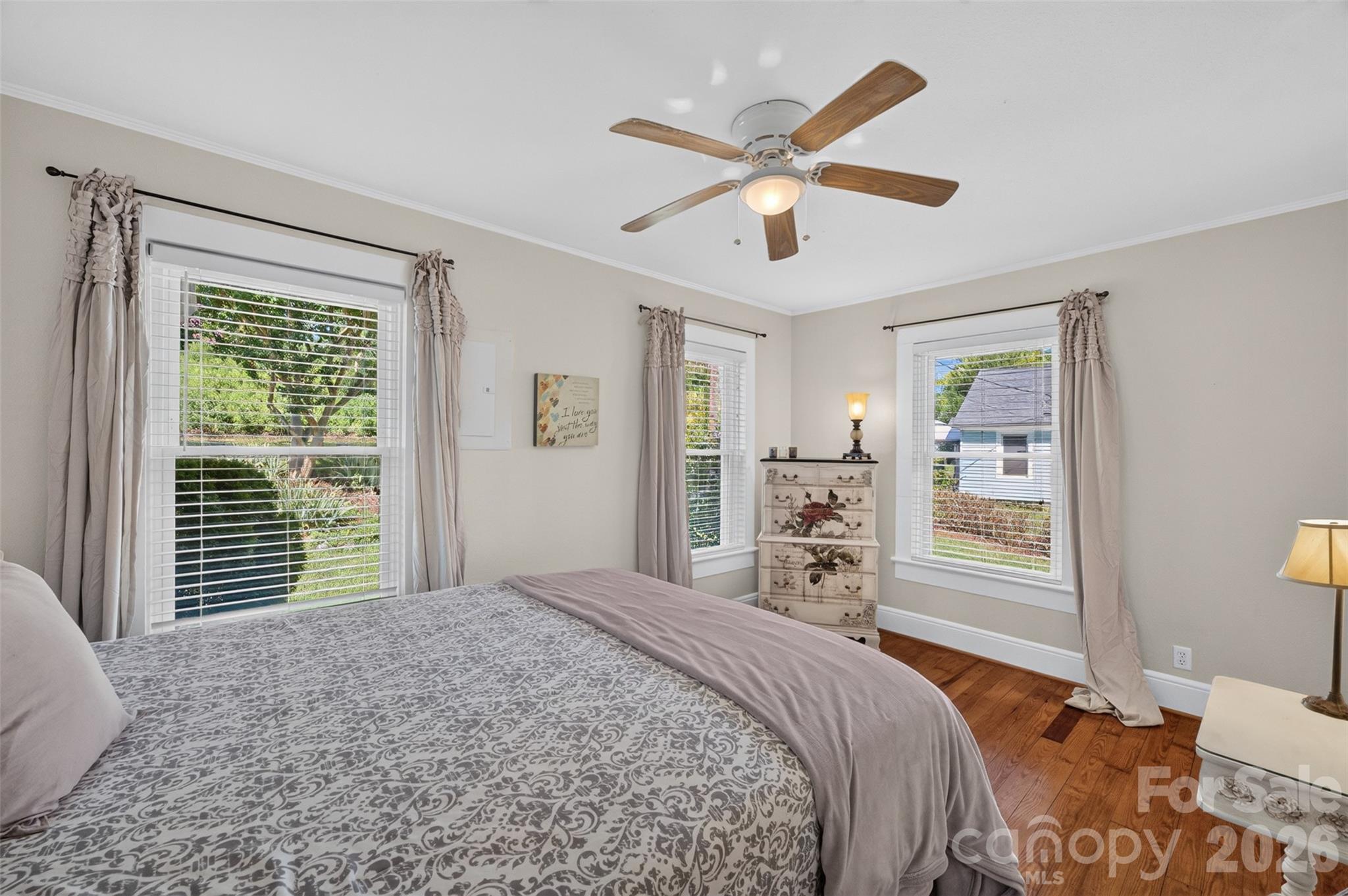 106 Lake Drive — Hickory