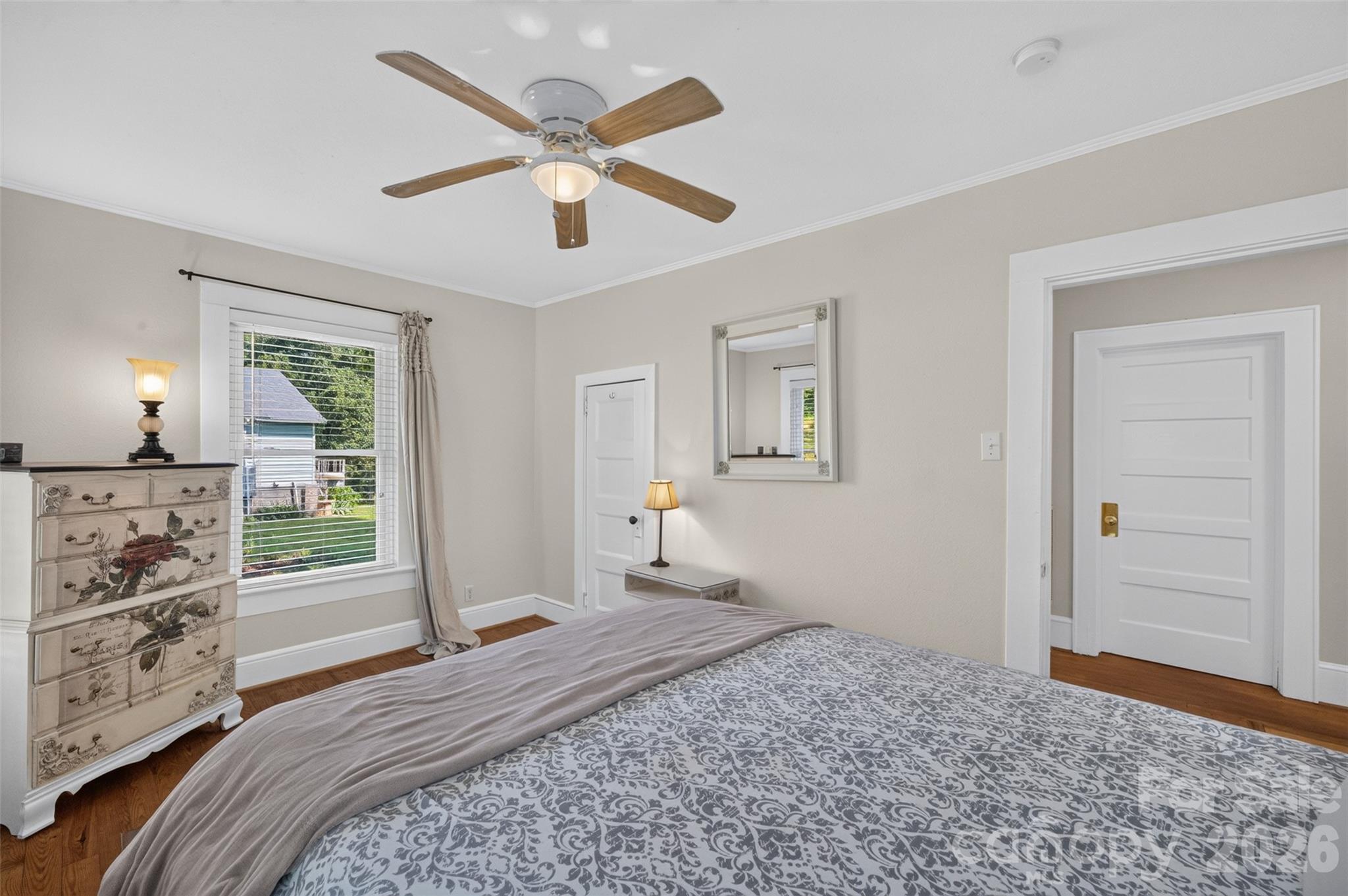 106 Lake Drive — Hickory