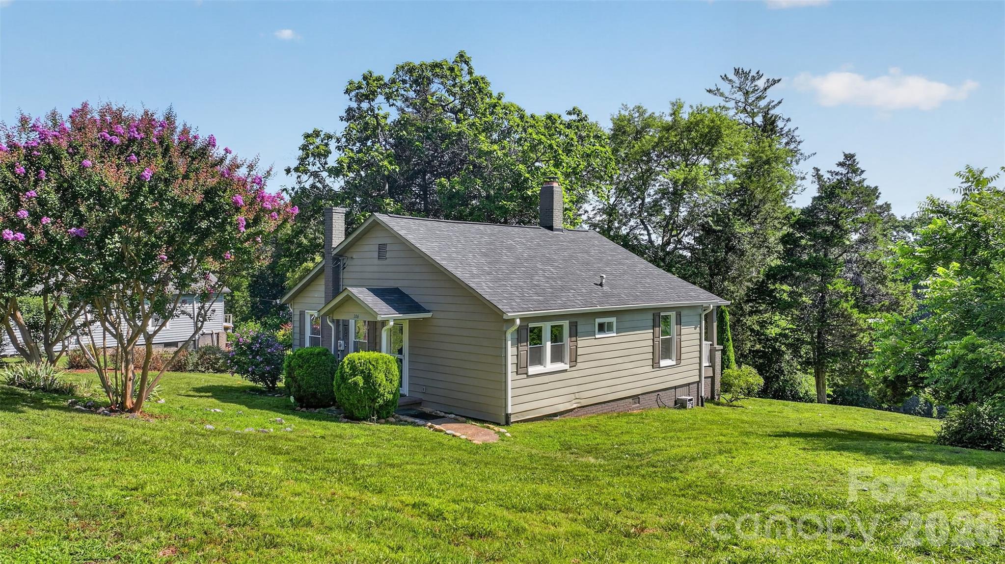 106 Lake Drive — Hickory