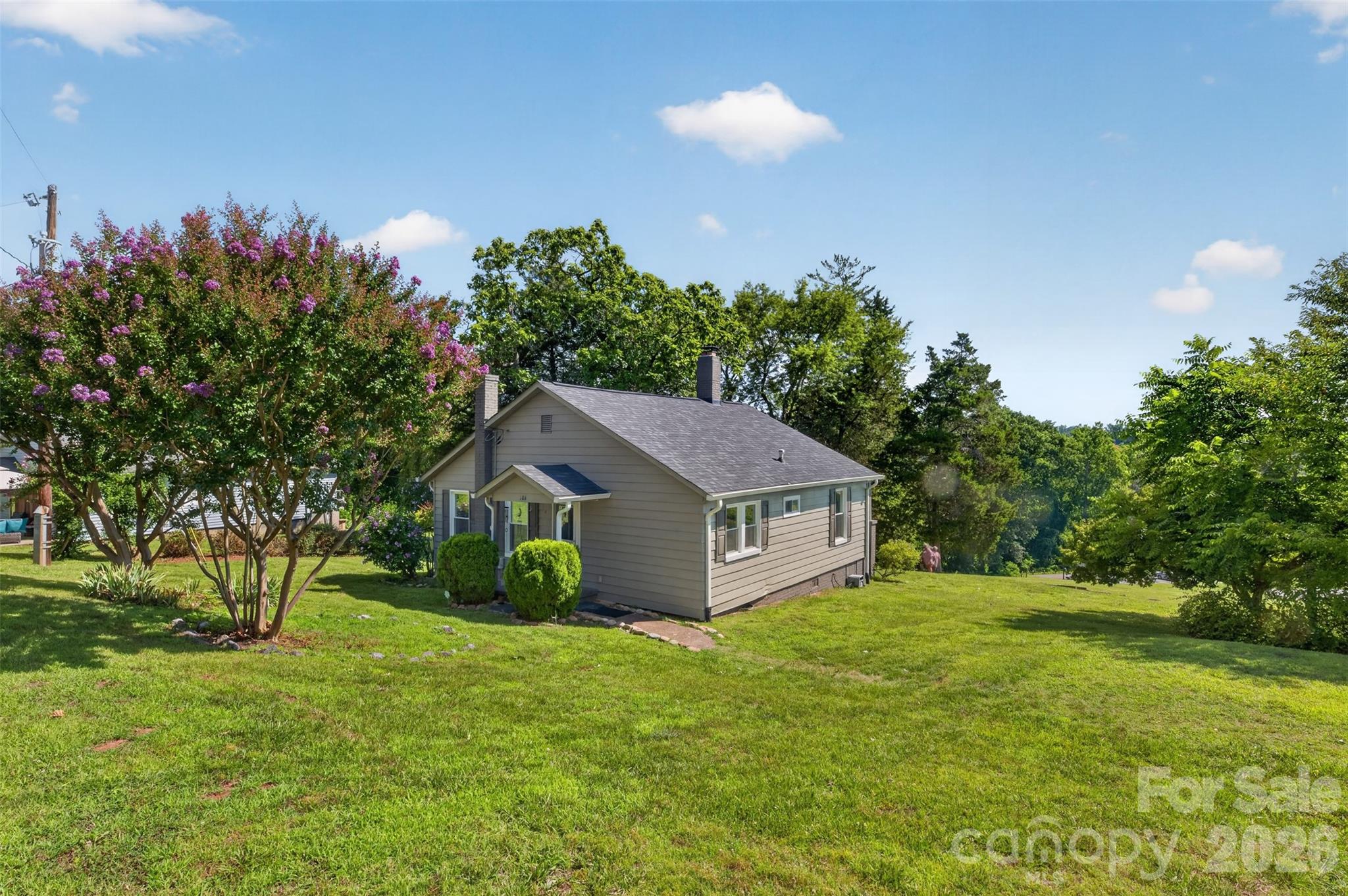 106 Lake Drive — Hickory