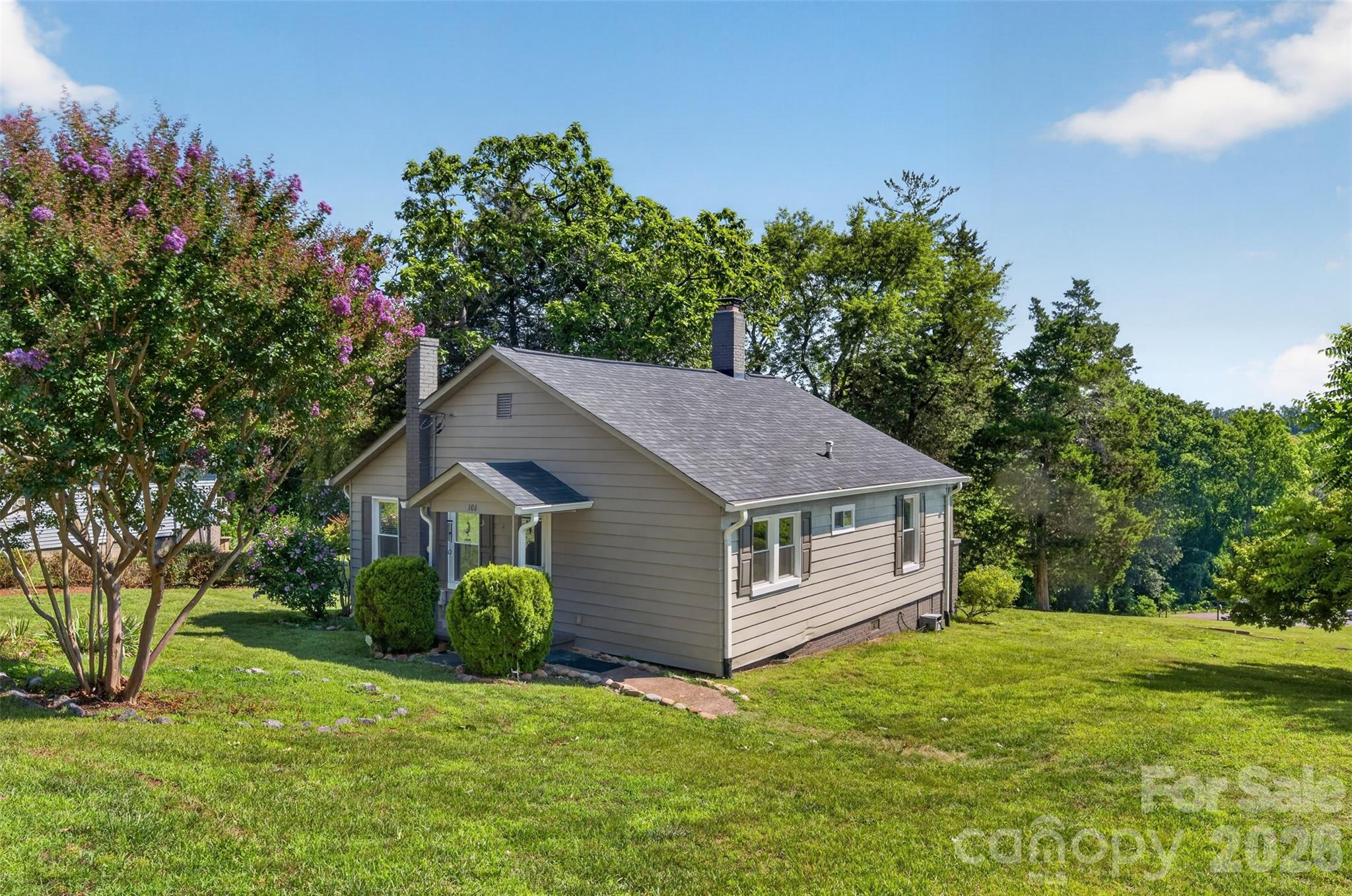 106 Lake Drive — Hickory