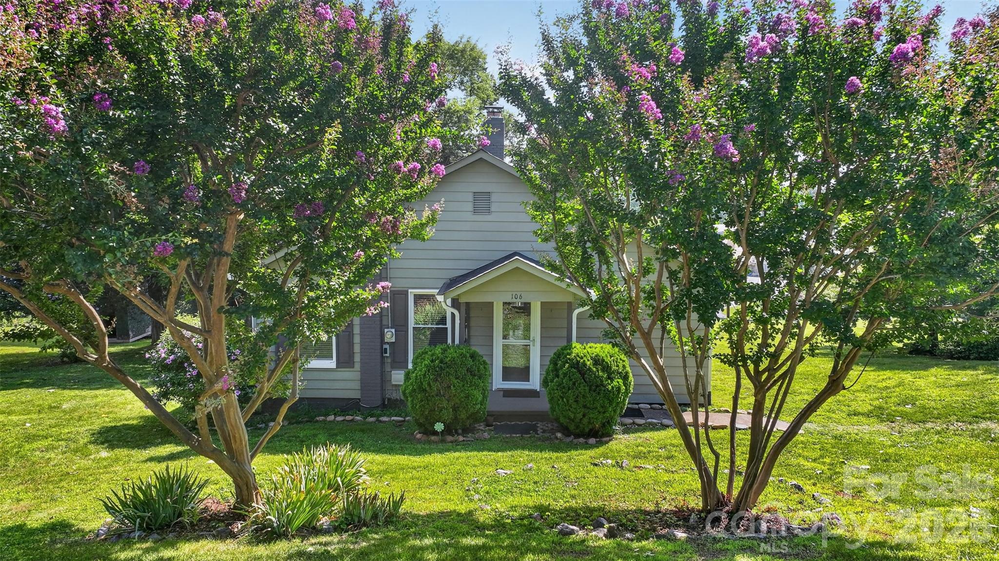 106 Lake Drive — Hickory