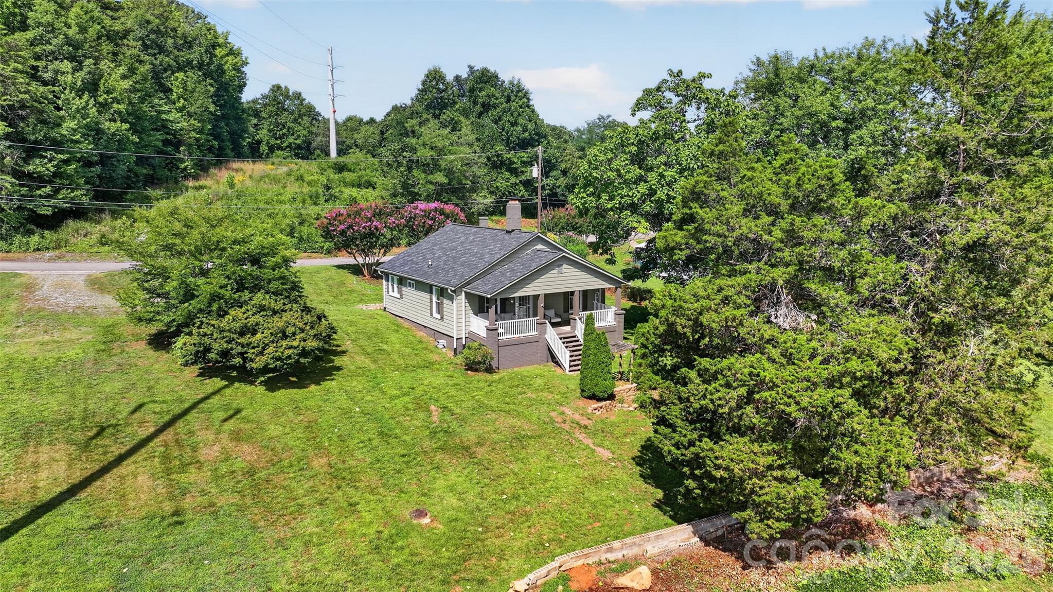 106 Lake Drive — Hickory