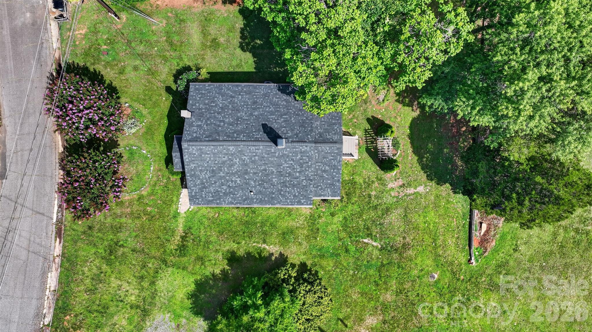 106 Lake Drive — Hickory