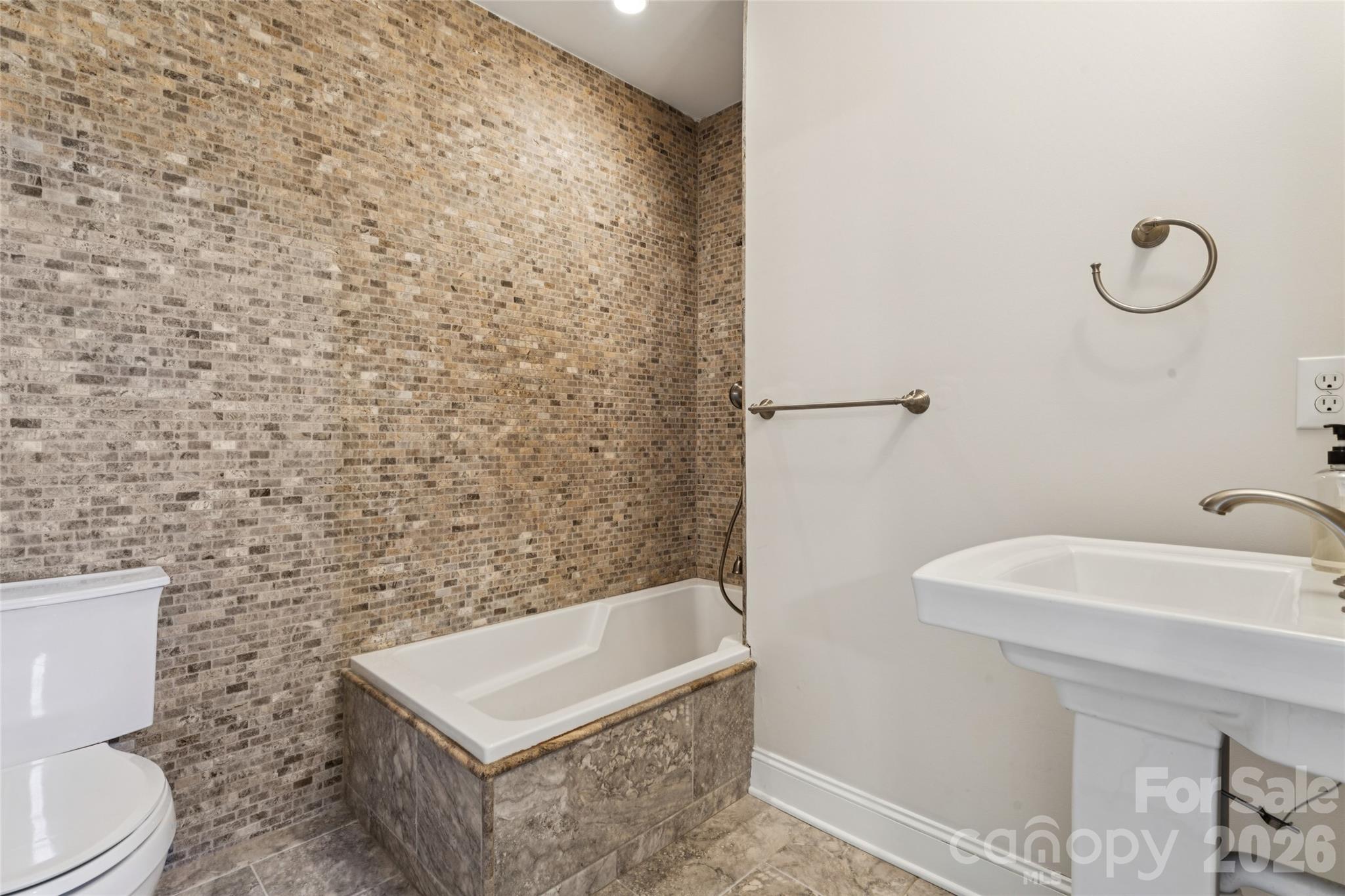 9727 Devonshire Drive — Huntersville