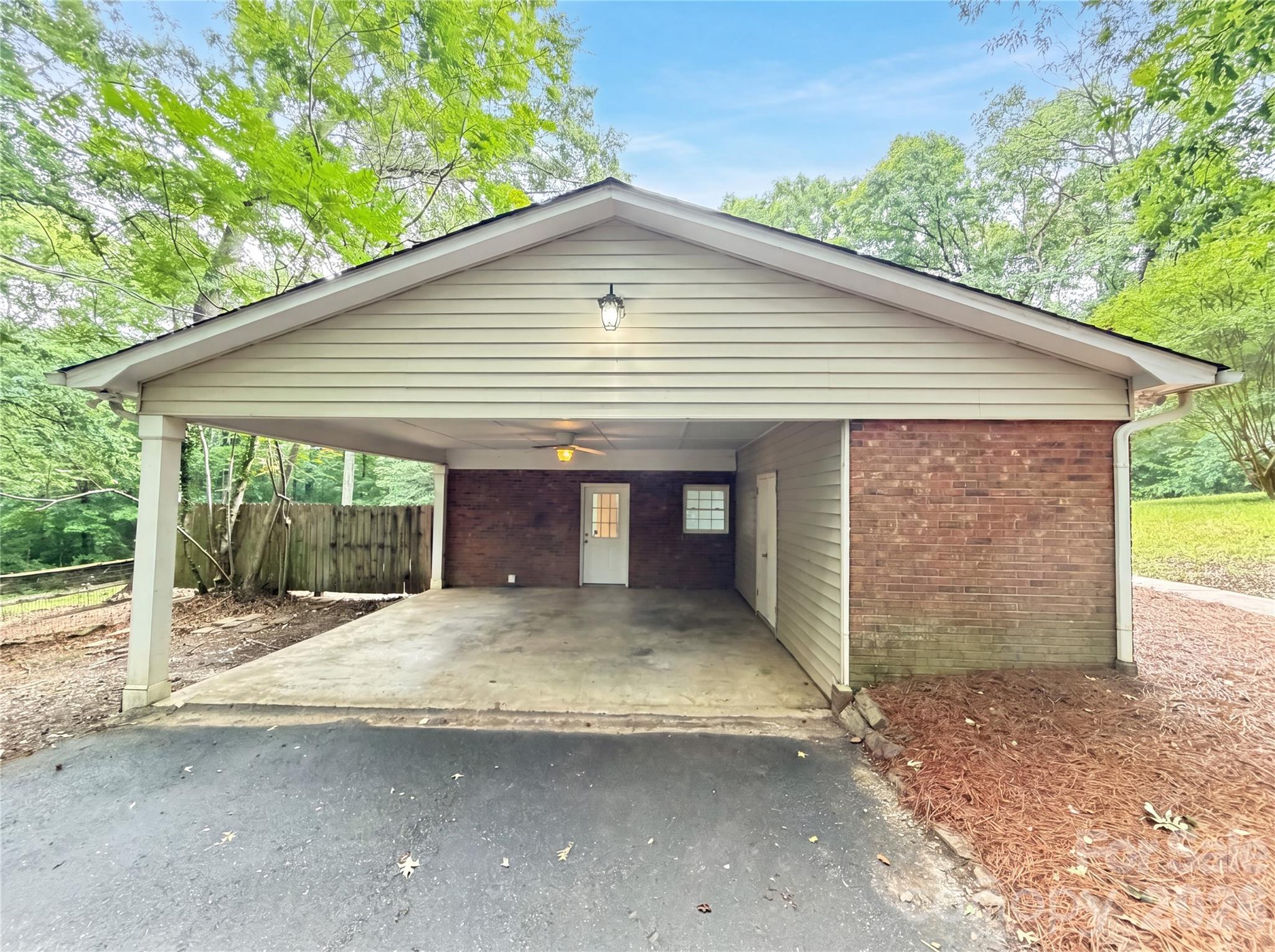 2200 Fair Forest Drive — Matthews