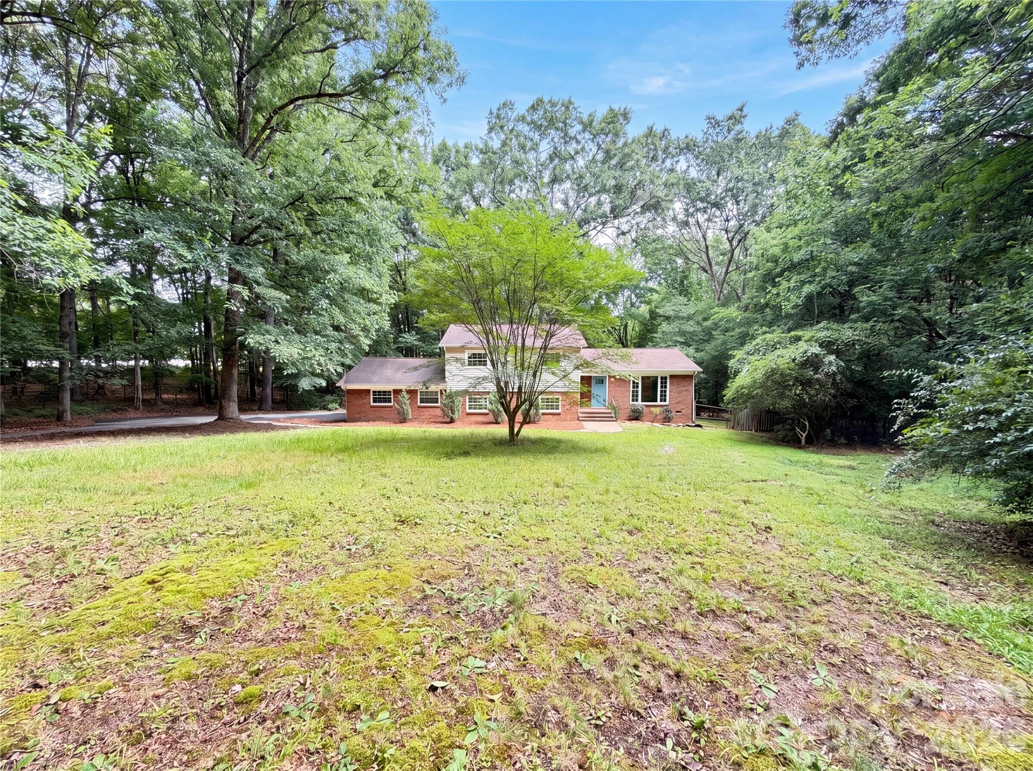 2200 Fair Forest Drive — Matthews