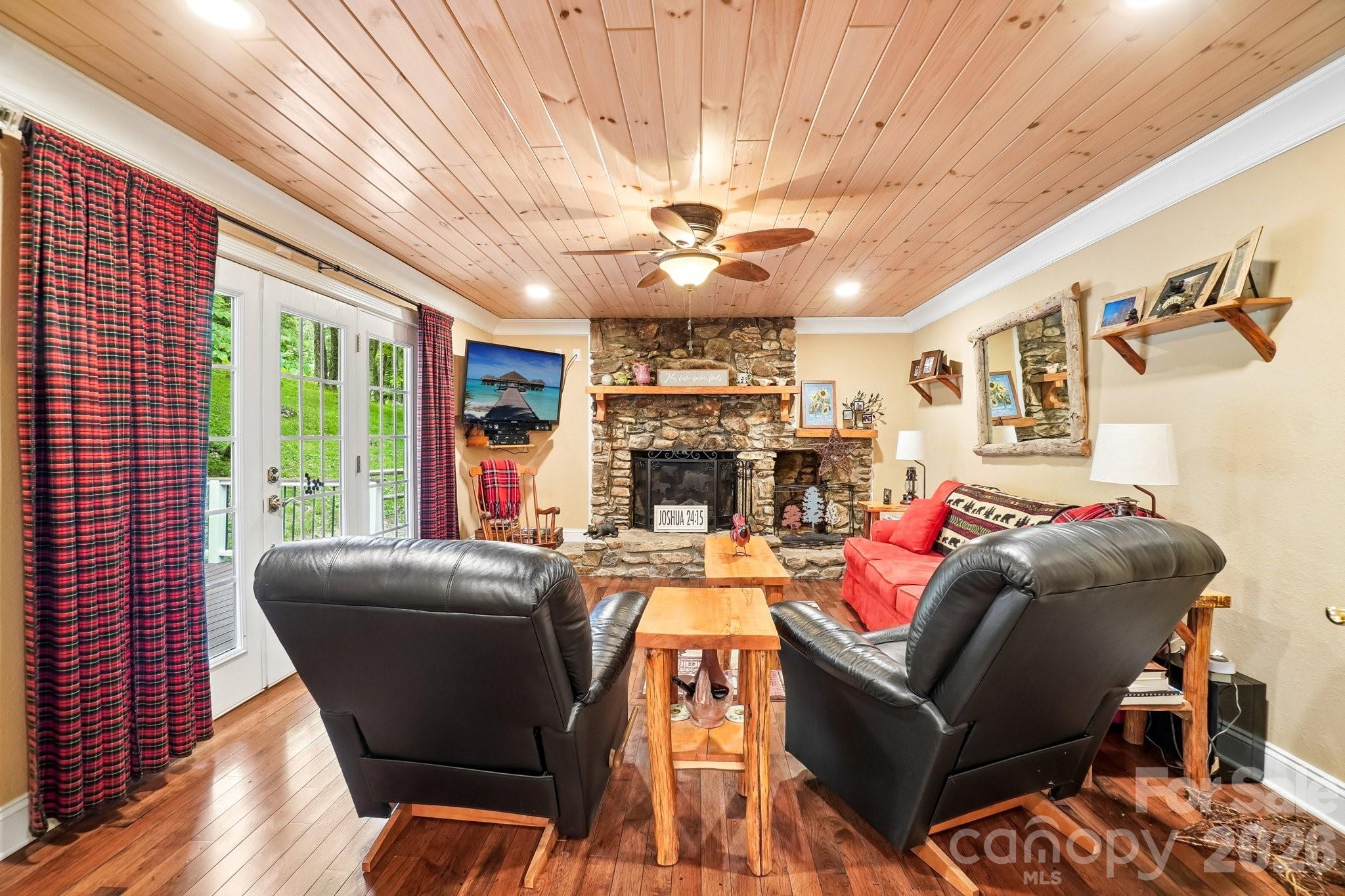 671 Trillium Lane — Mars Hill