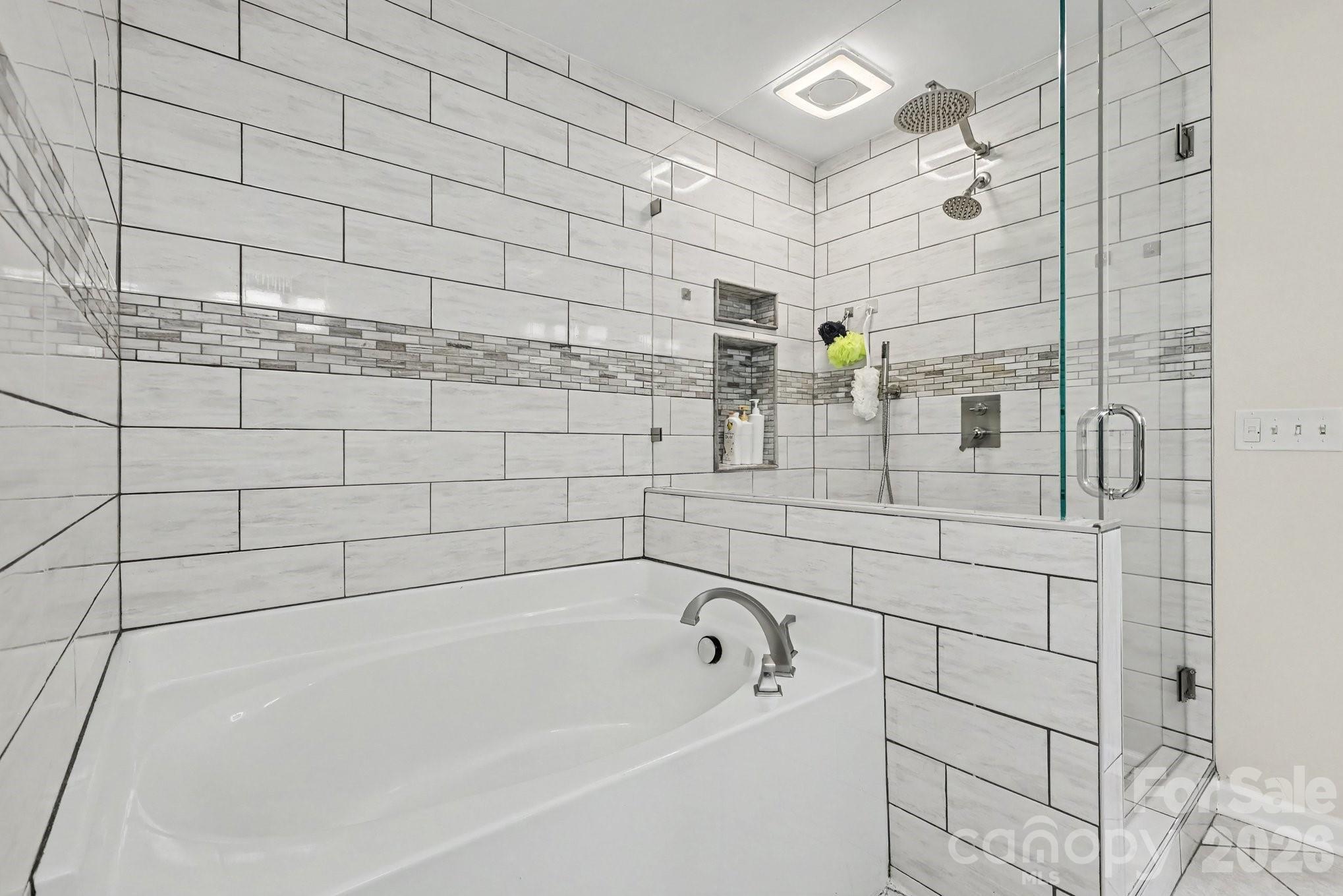 10912 Thousand Oaks Drive — Huntersville