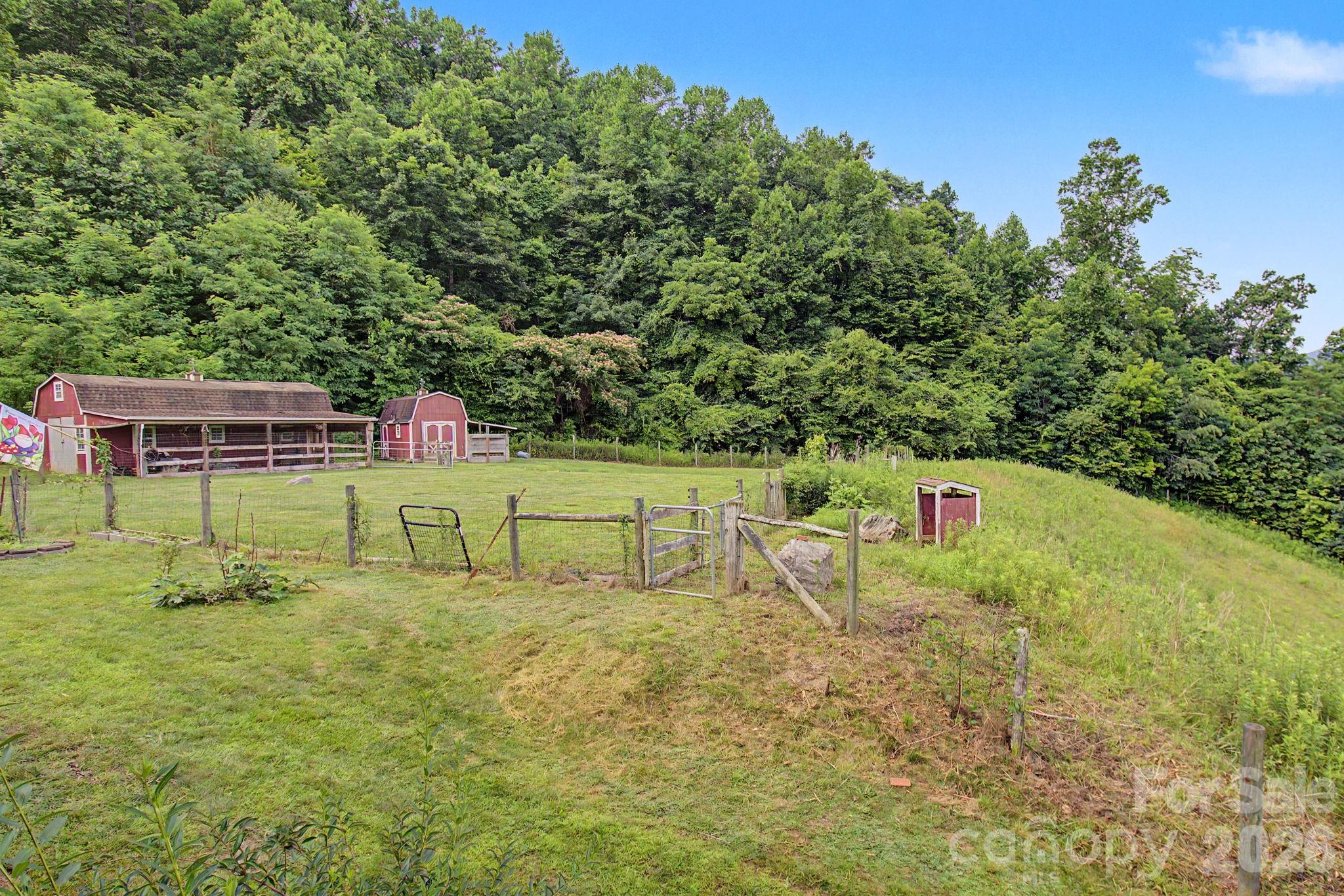 340 Earlys Mountain Road — Leicester