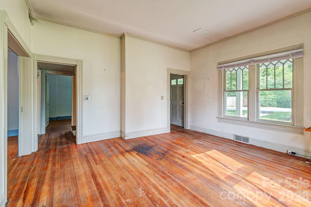 648 Lakeshore Drive — Asheville