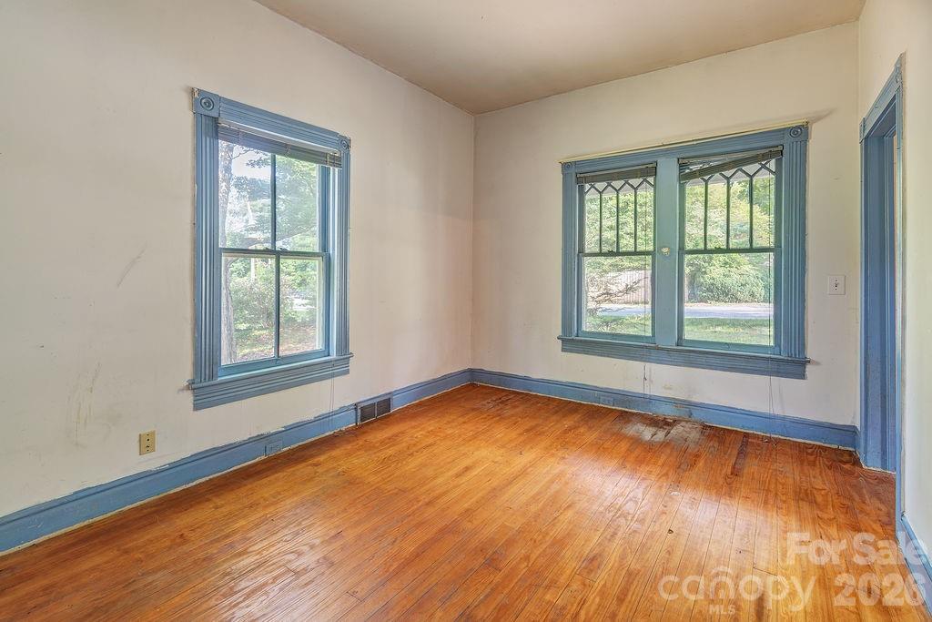 648 Lakeshore Drive — Asheville
