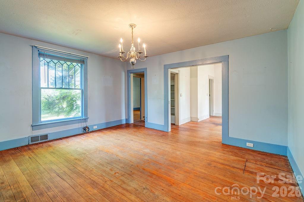 648 Lakeshore Drive — Asheville