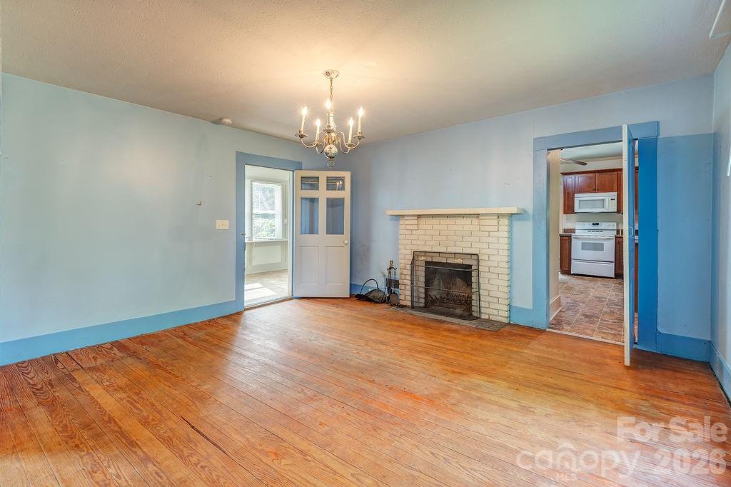 648 Lakeshore Drive — Asheville