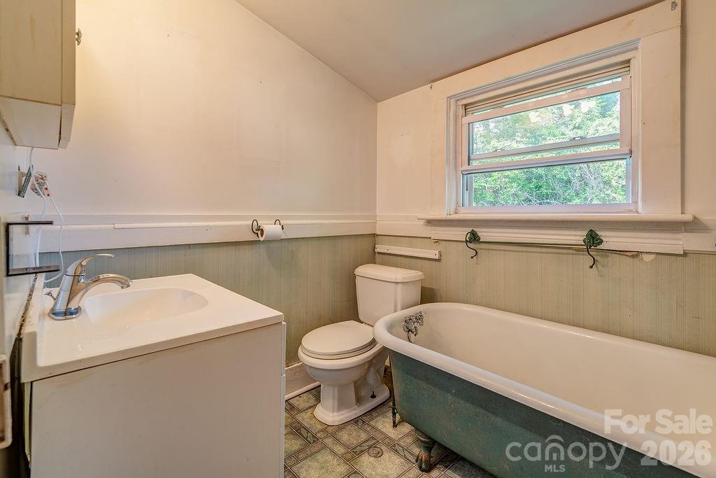 648 Lakeshore Drive — Asheville