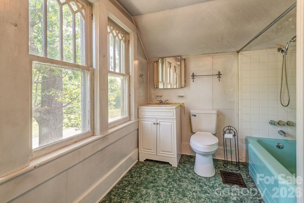 648 Lakeshore Drive — Asheville