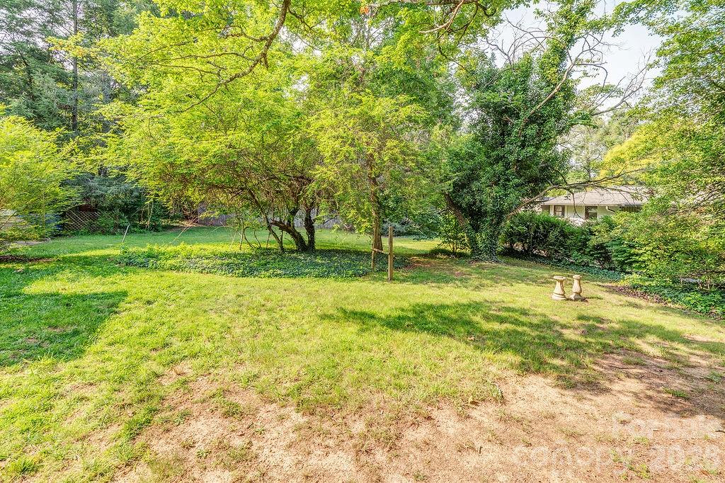 648 Lakeshore Drive — Asheville