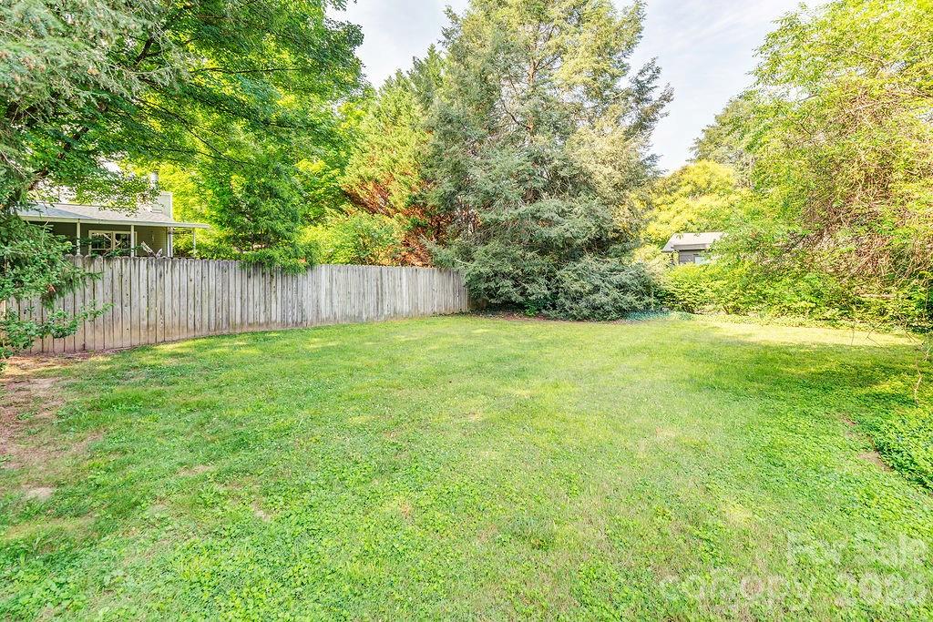 648 Lakeshore Drive — Asheville