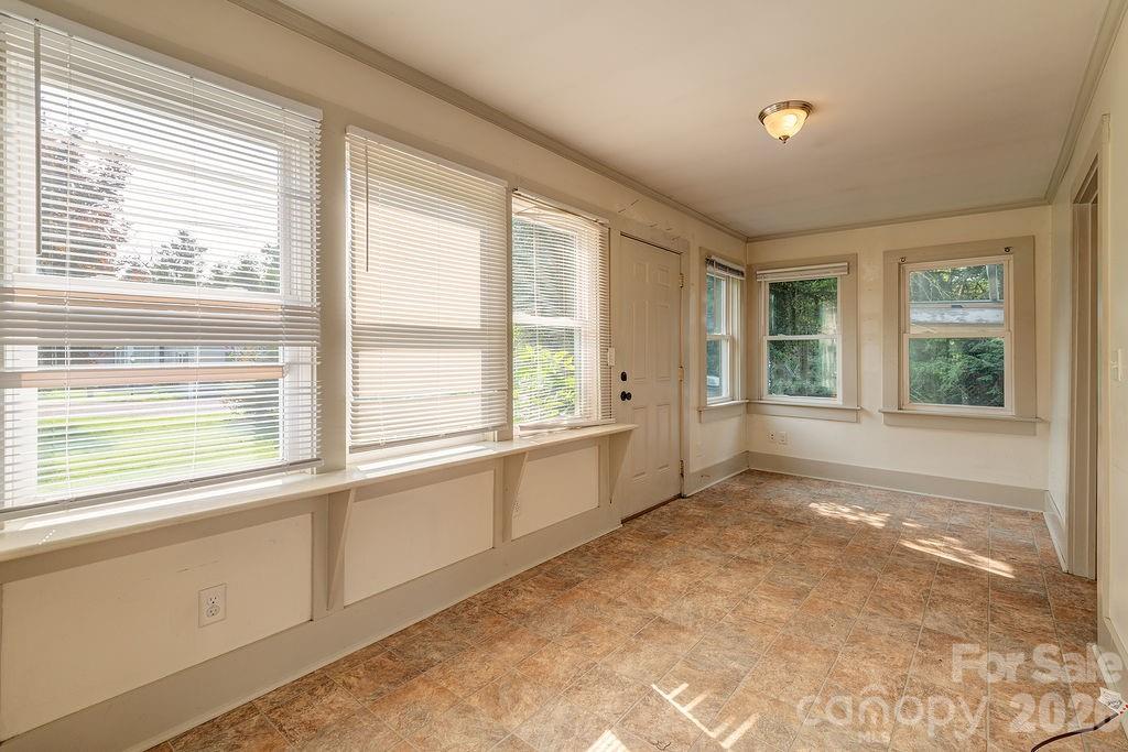 648 Lakeshore Drive — Asheville