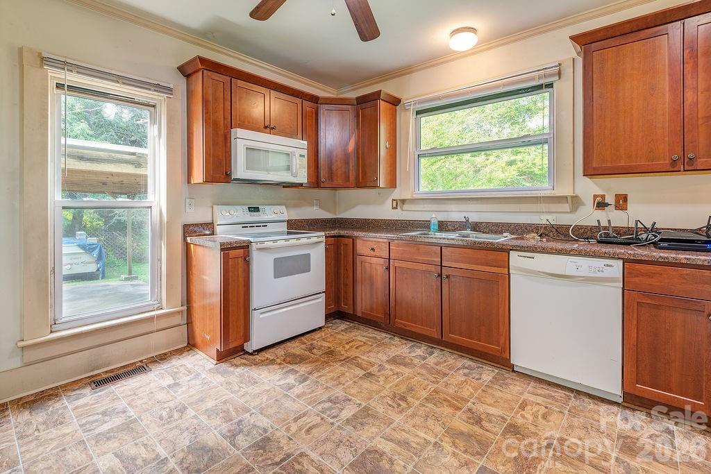 648 Lakeshore Drive — Asheville