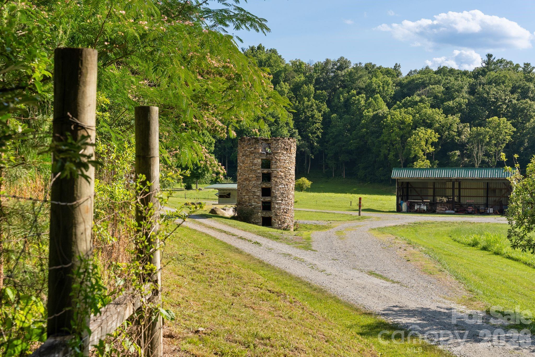 1372 & 1370 Barnardsville Highway — Barnardsville
