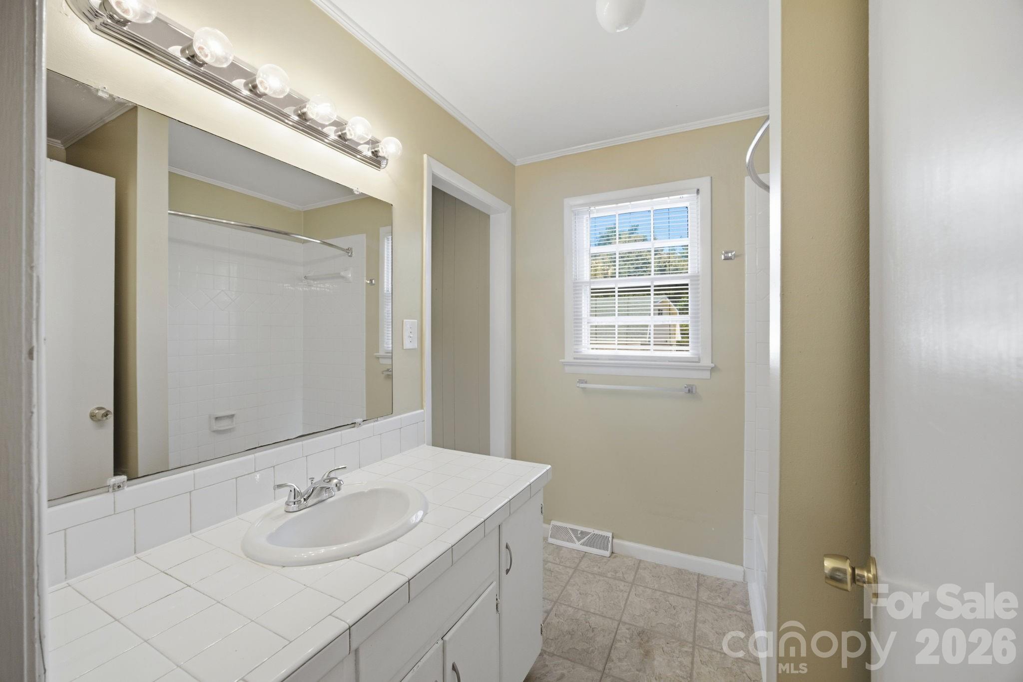 1401 Grovewood Drive — Charlotte
