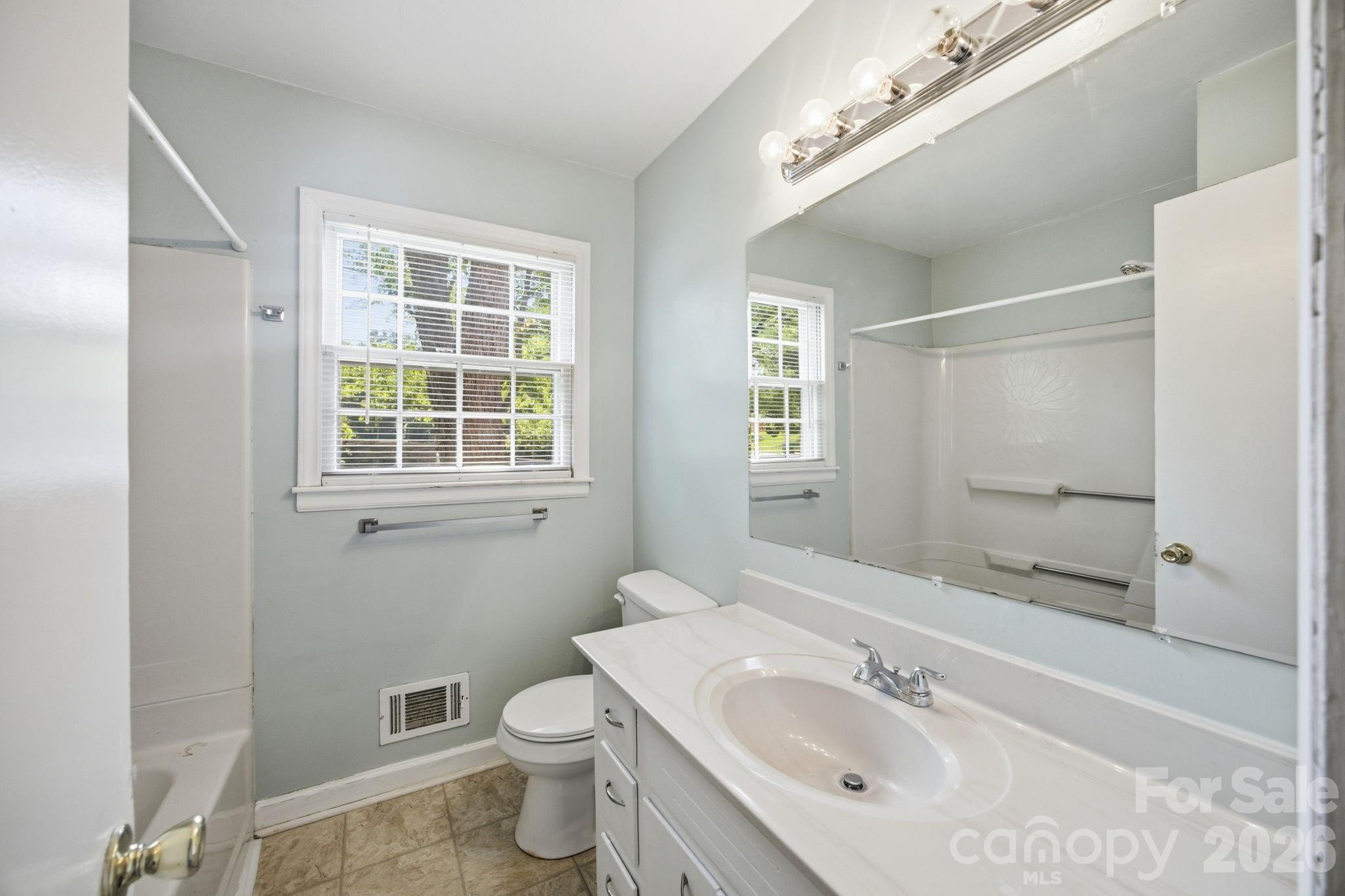 1401 Grovewood Drive — Charlotte