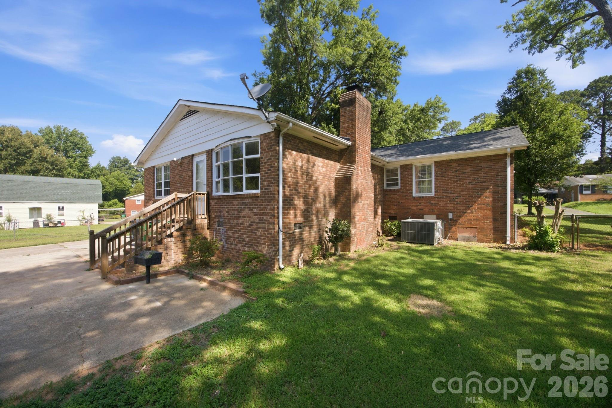 1401 Grovewood Drive — Charlotte