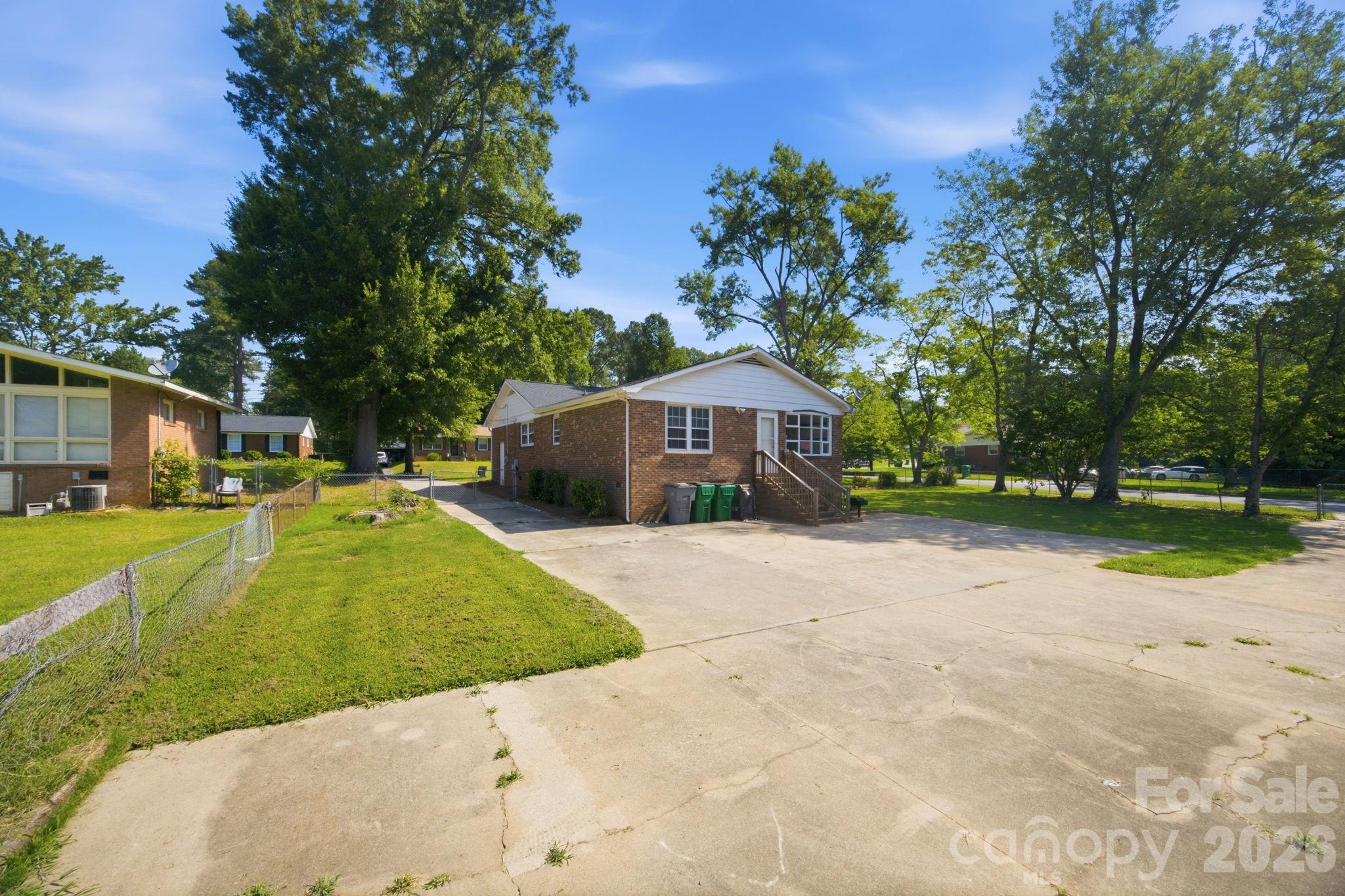 1401 Grovewood Drive — Charlotte