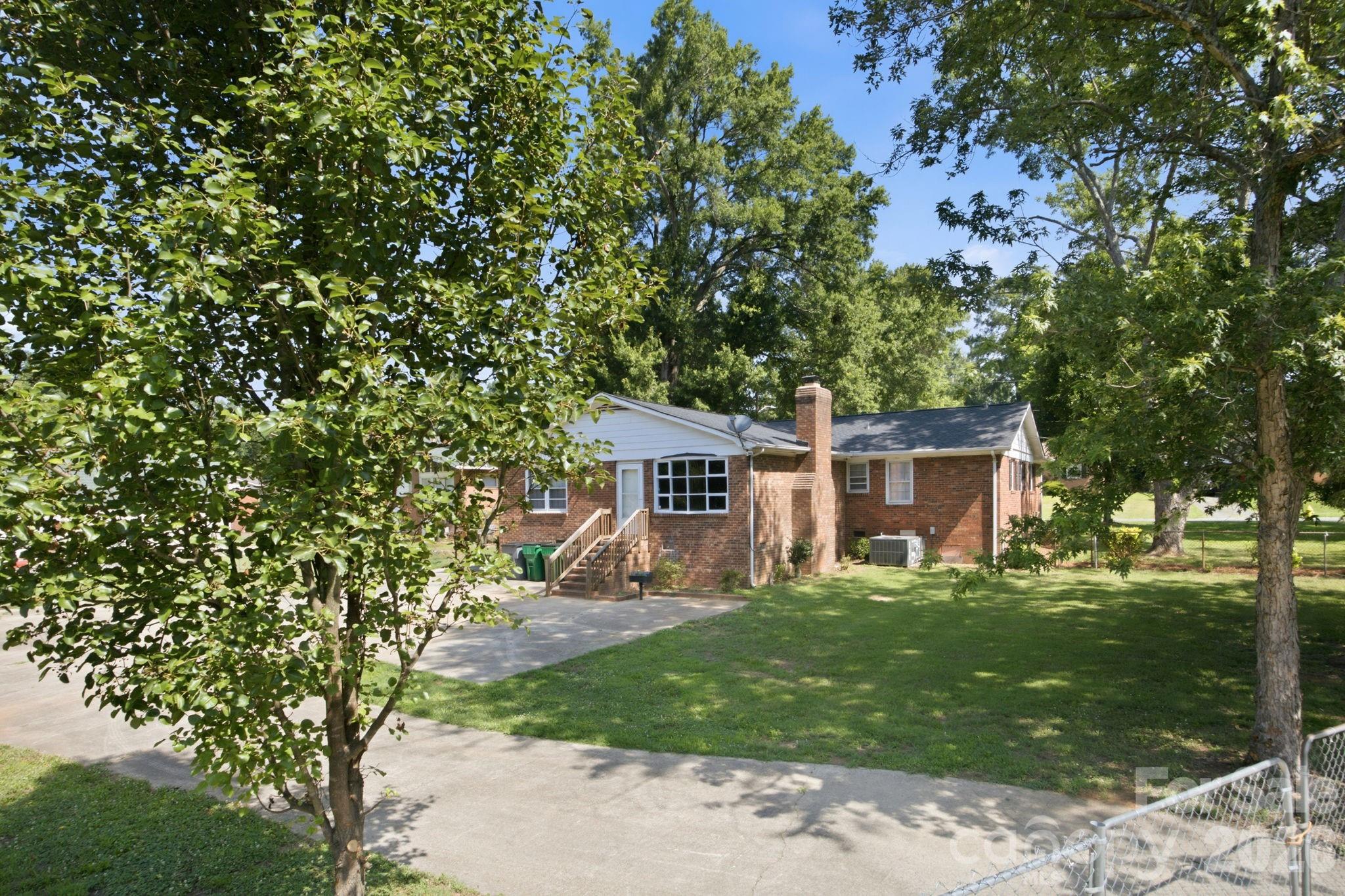 1401 Grovewood Drive — Charlotte