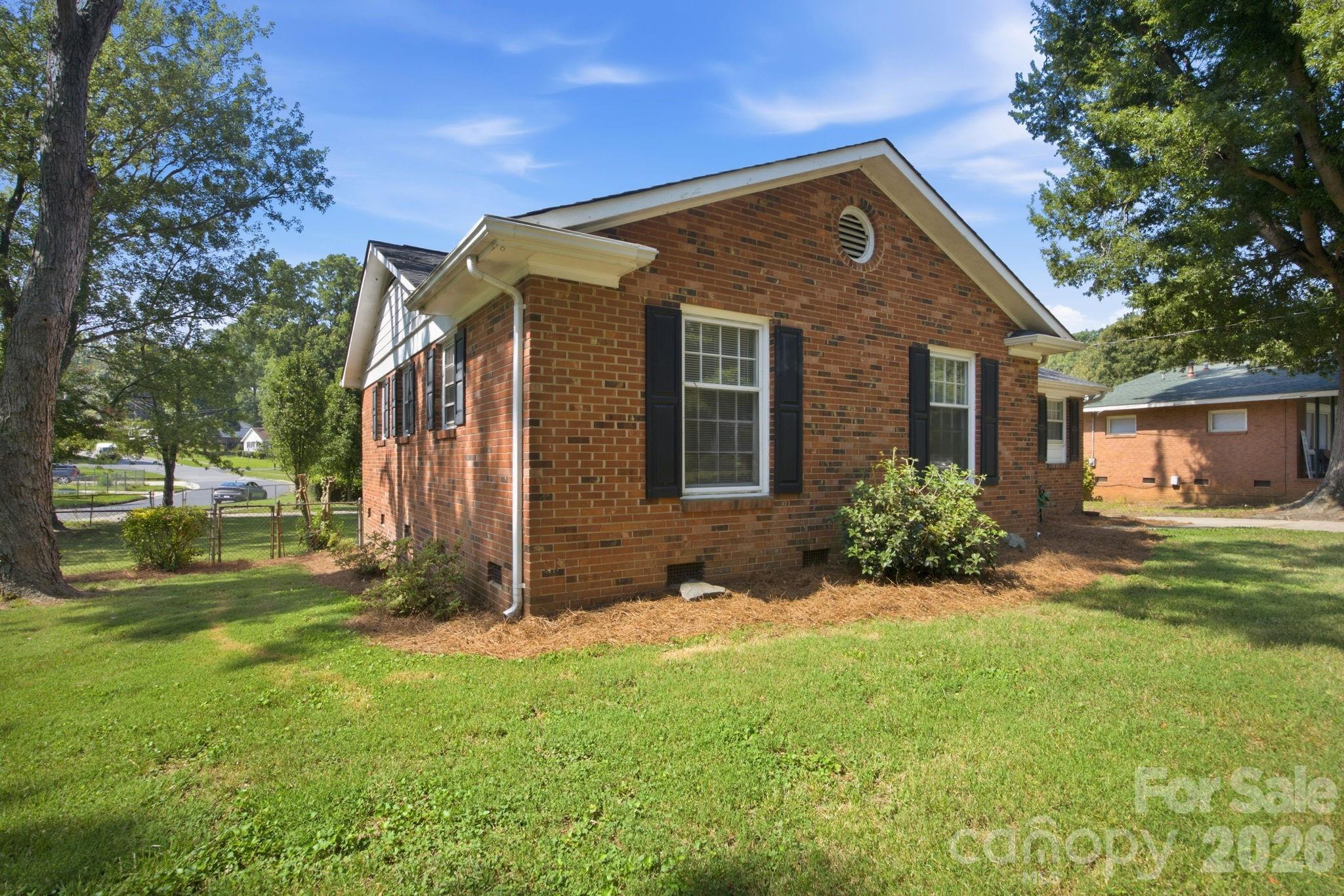 1401 Grovewood Drive — Charlotte