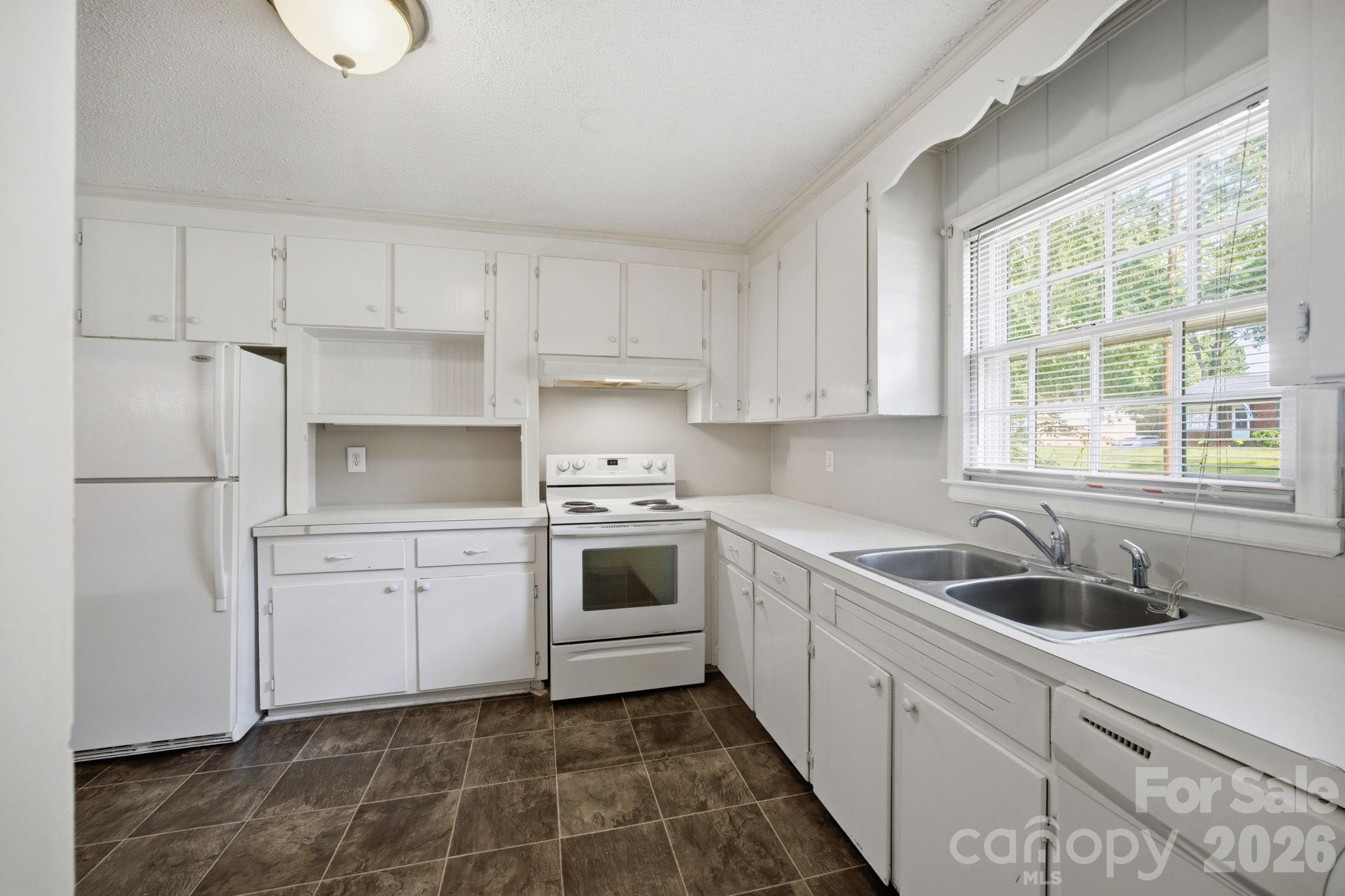 1401 Grovewood Drive — Charlotte