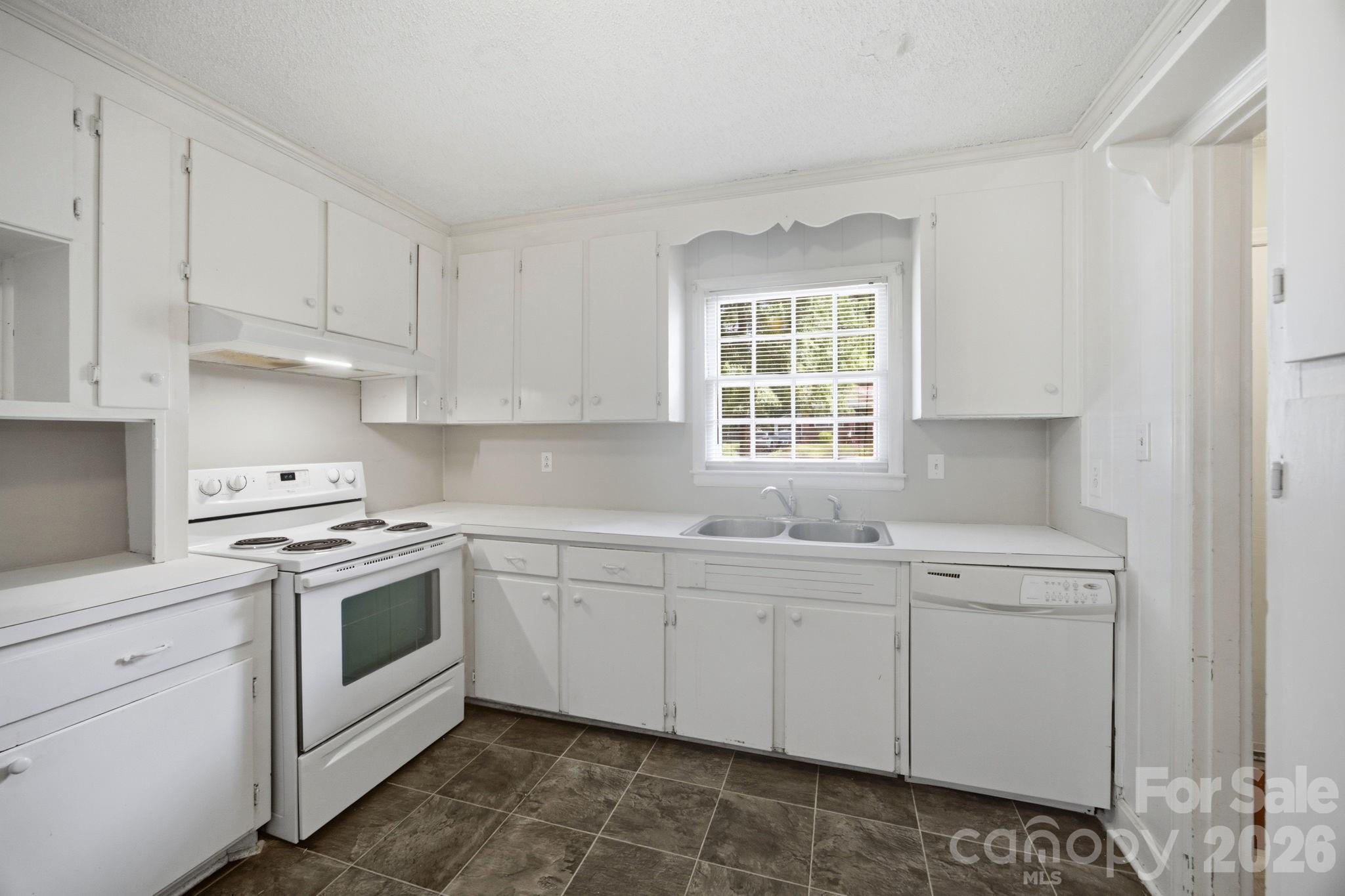 1401 Grovewood Drive — Charlotte