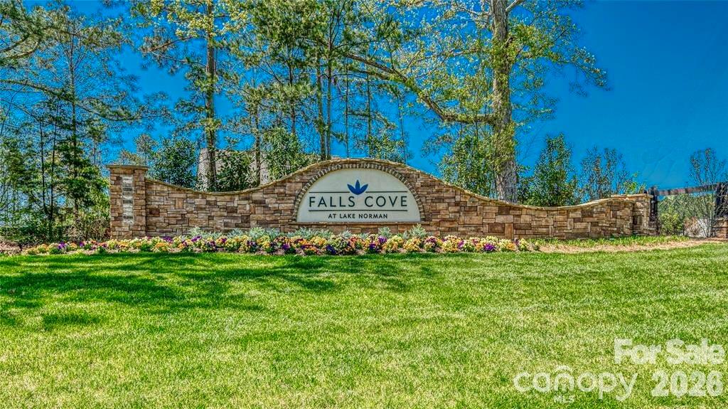 199 Hamptons Cove Road — Troutman