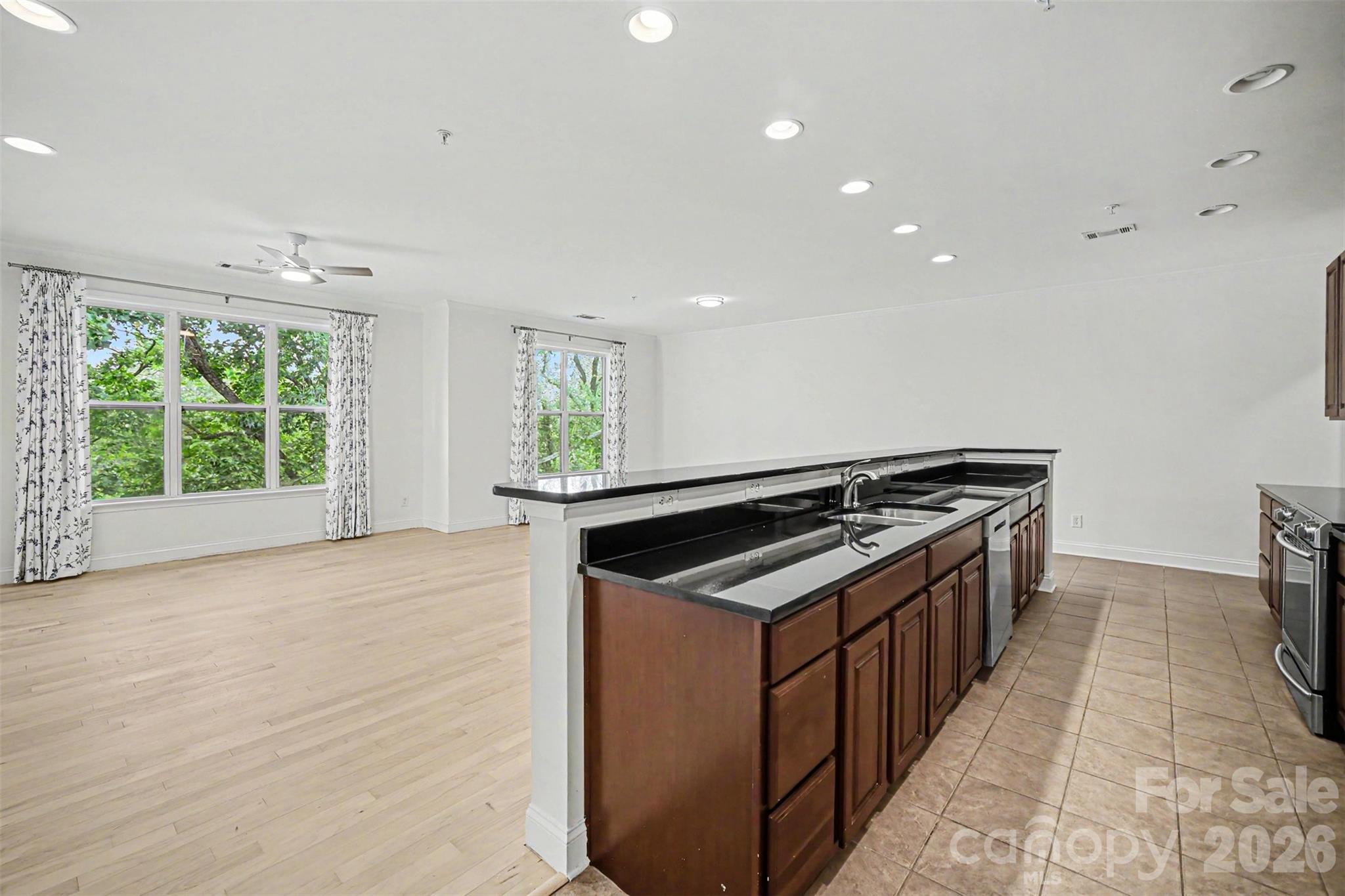 1000 E Woodlawn Road #415 — Charlotte
